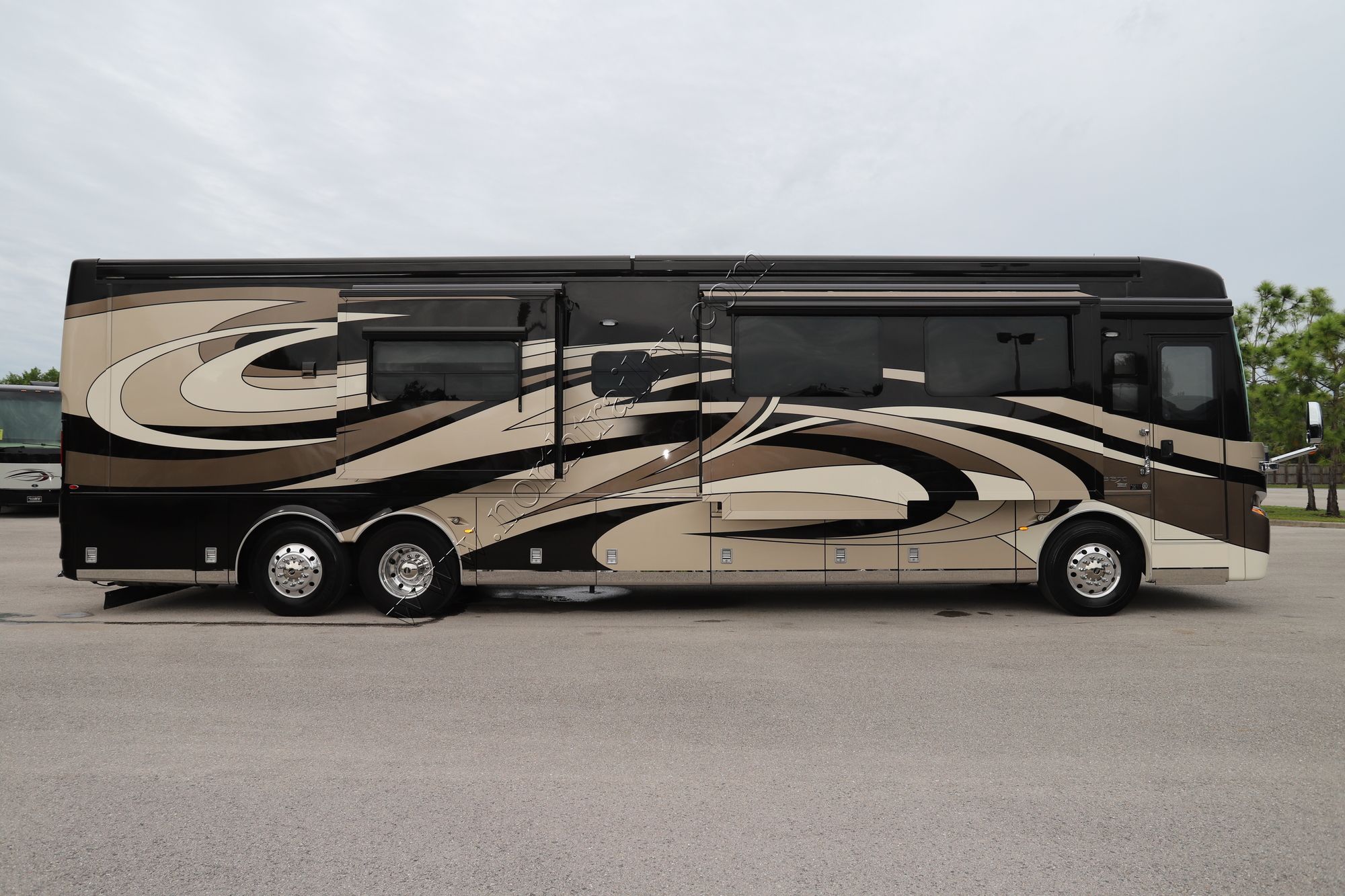 Used 2019 Newmar Essex 4533 Class A  For Sale