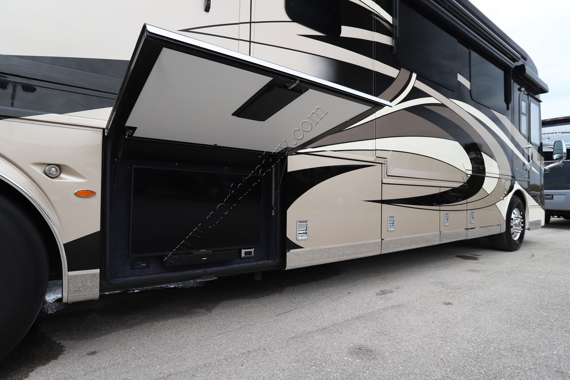 Used 2019 Newmar Essex 4533 Class A  For Sale