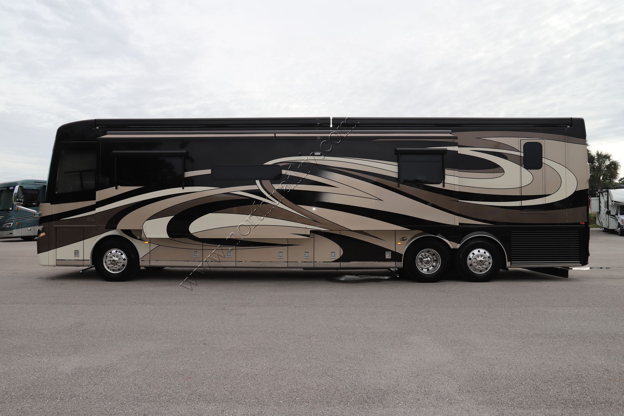 Used 2019 Newmar Essex 4533 Class A  For Sale