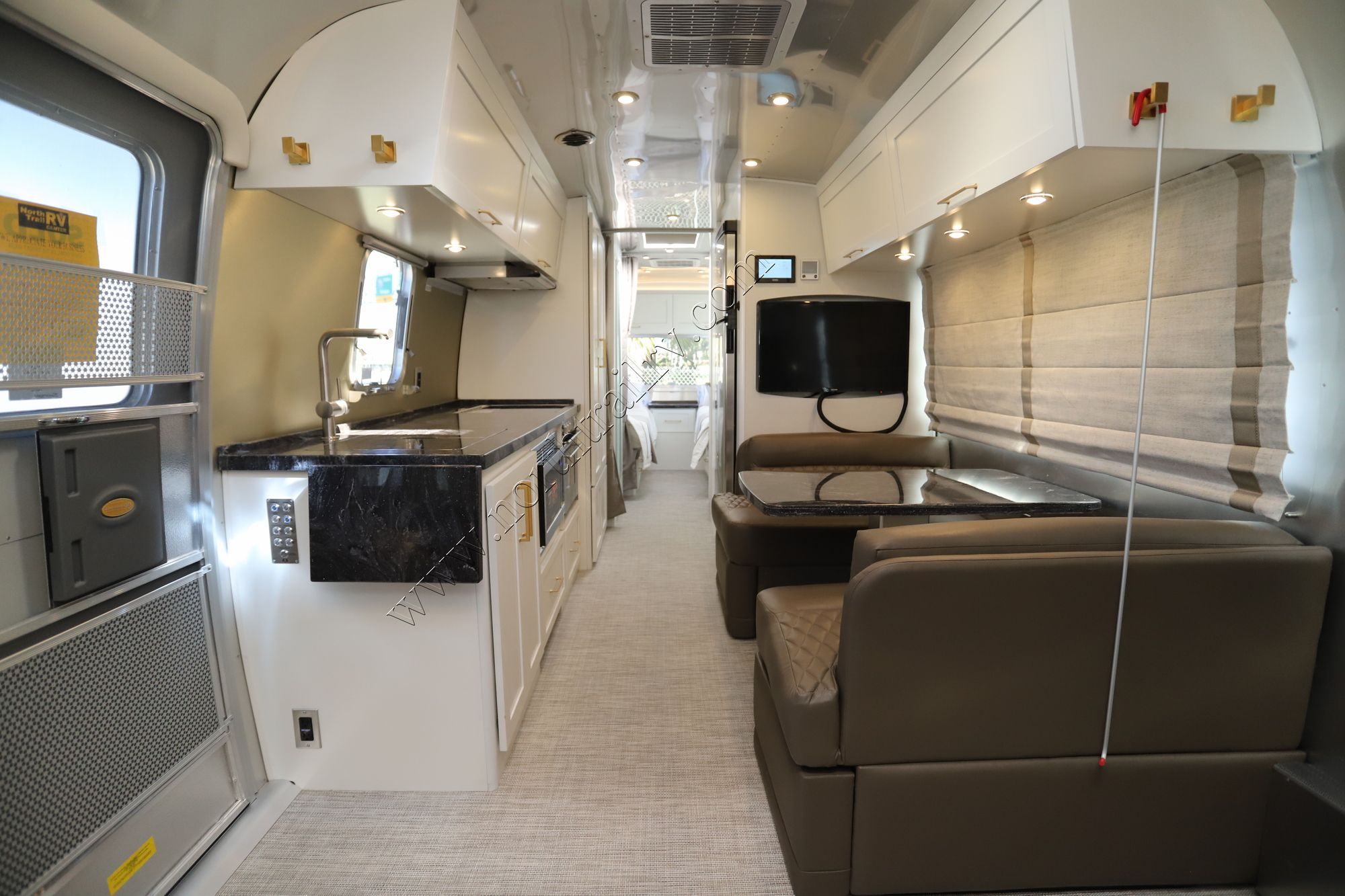 New 2022 Airstream Classic 30RB Travel Trailer  For Sale