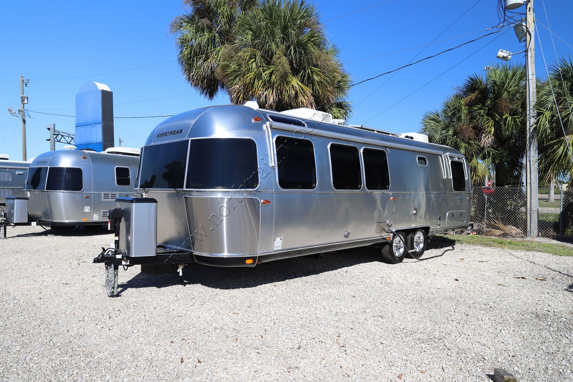 New 2022 Airstream Classic 30RB Travel Trailer  For Sale