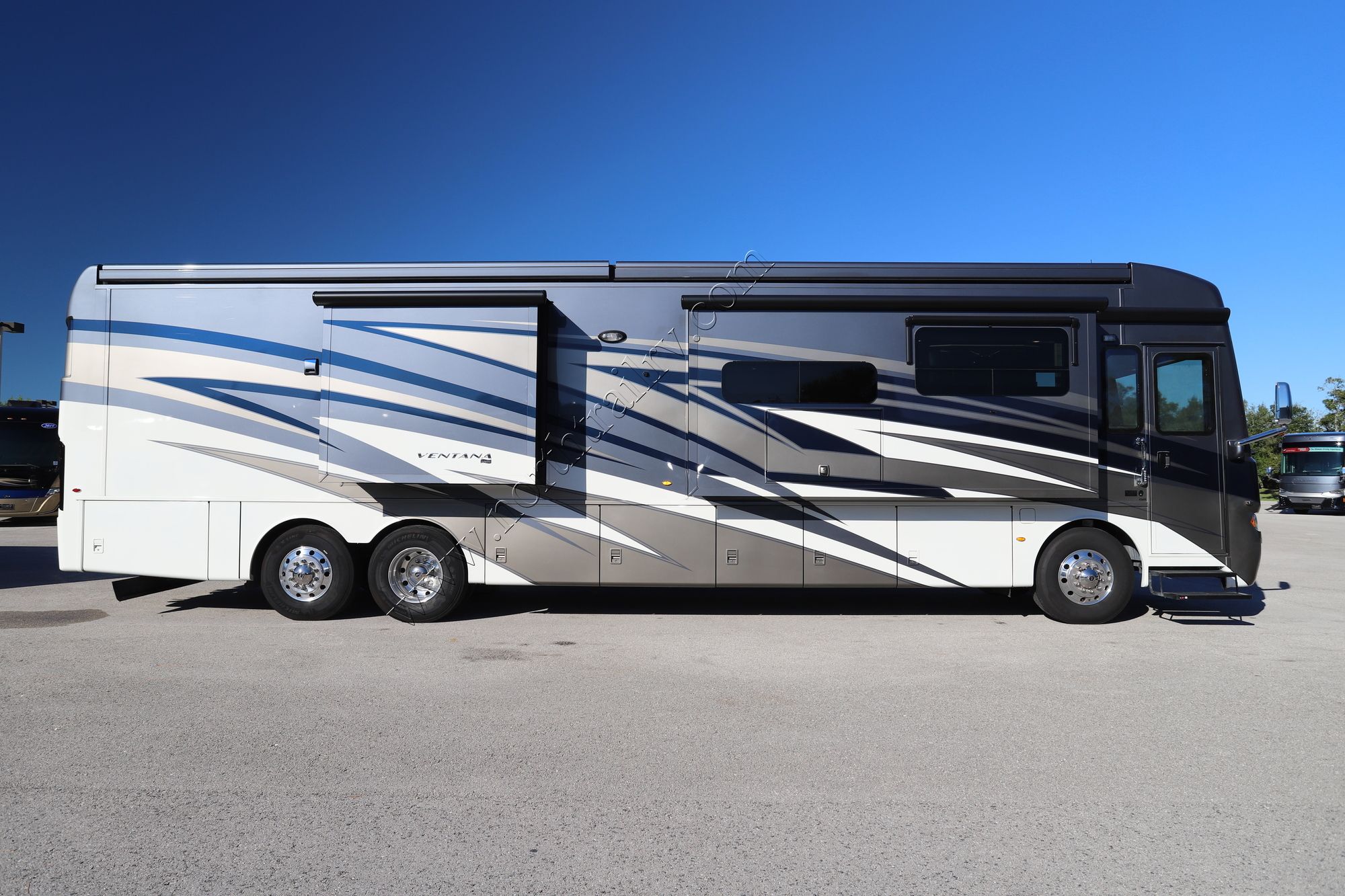 Used 2021 Newmar Ventana 4369 Class A  For Sale