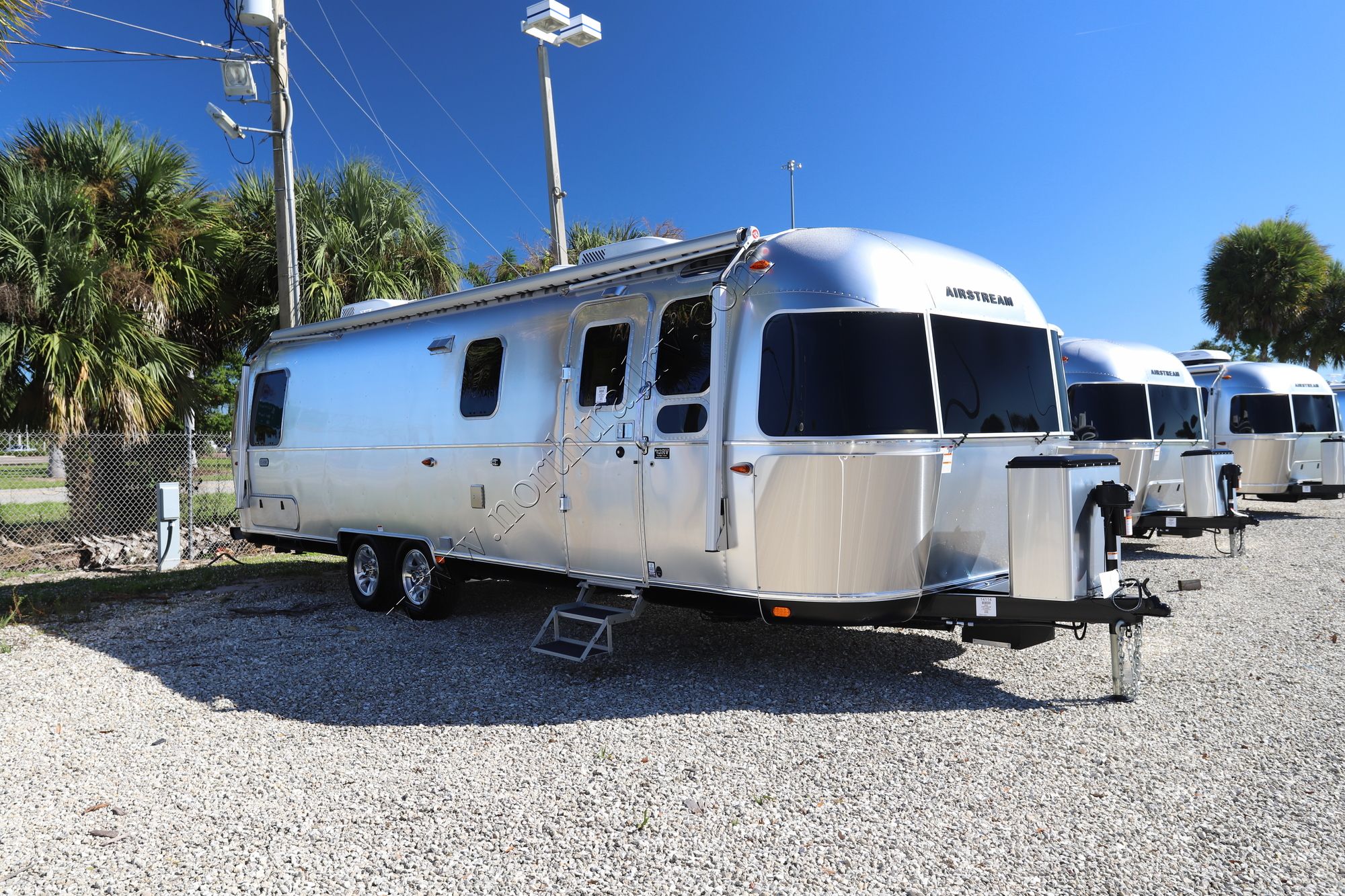 New 2022 Airstream Classic 30RB Travel Trailer  For Sale