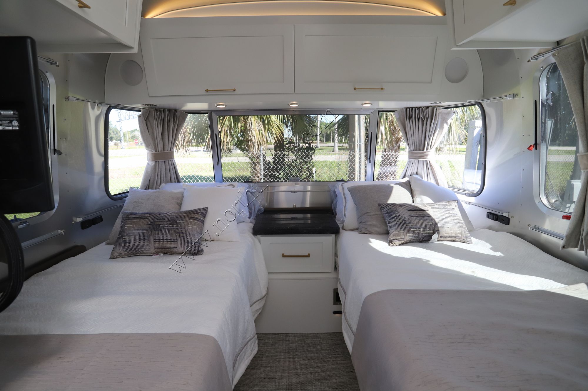 New 2022 Airstream Classic 30RB Travel Trailer  For Sale