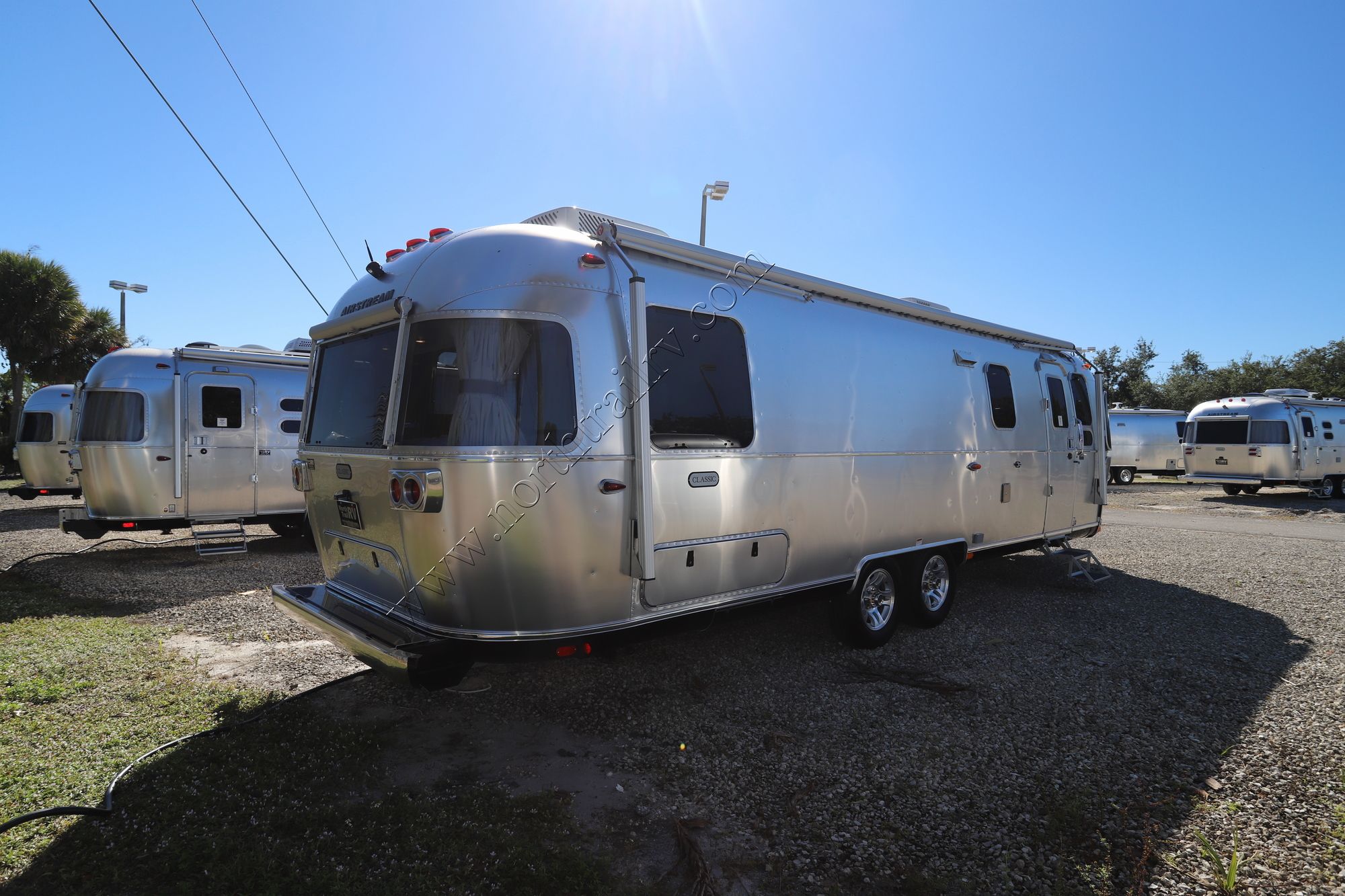 New 2022 Airstream Classic 30RB Travel Trailer  For Sale