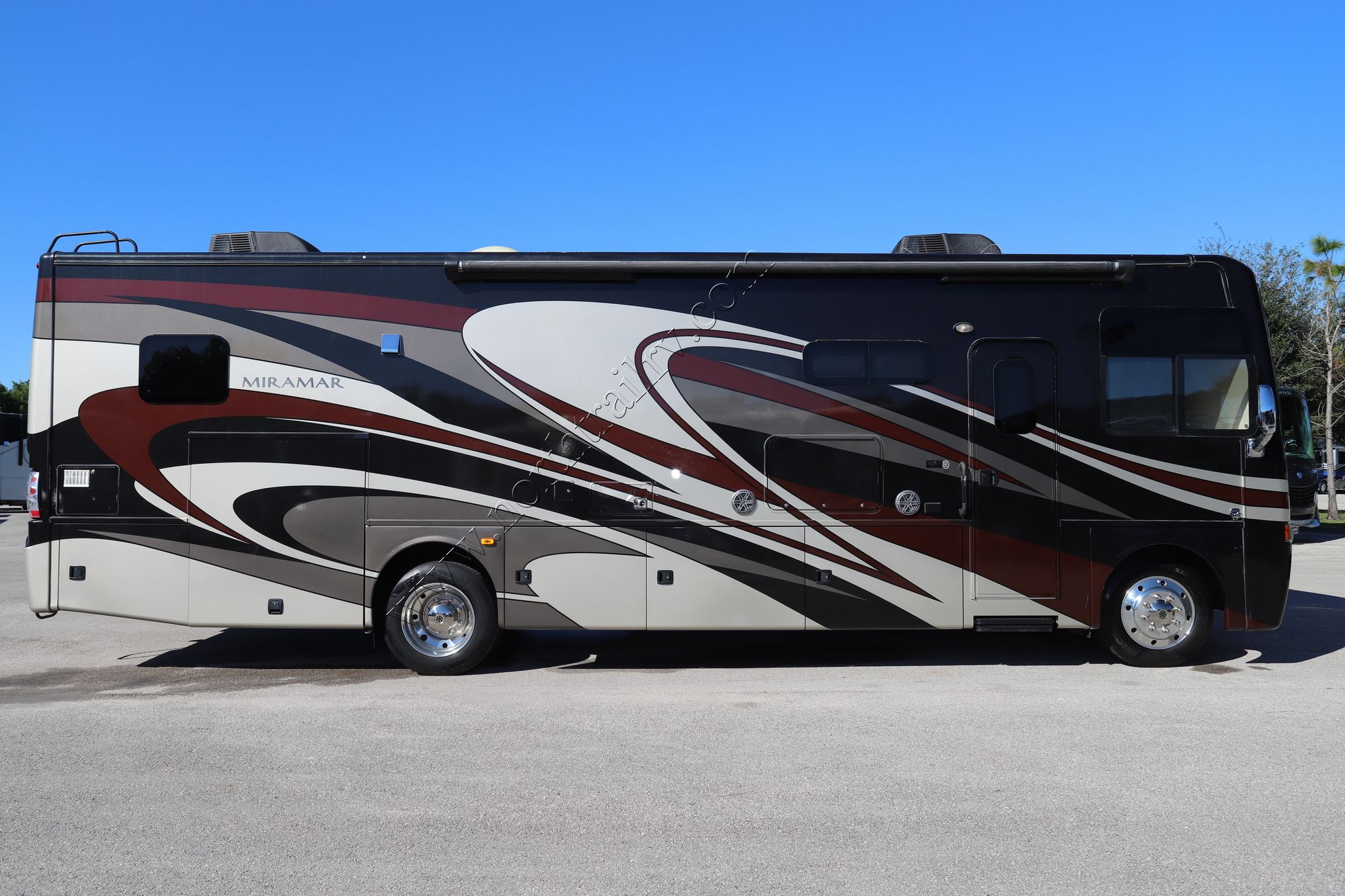 Used 2016 Thor Miramar 33.5 Class A  For Sale