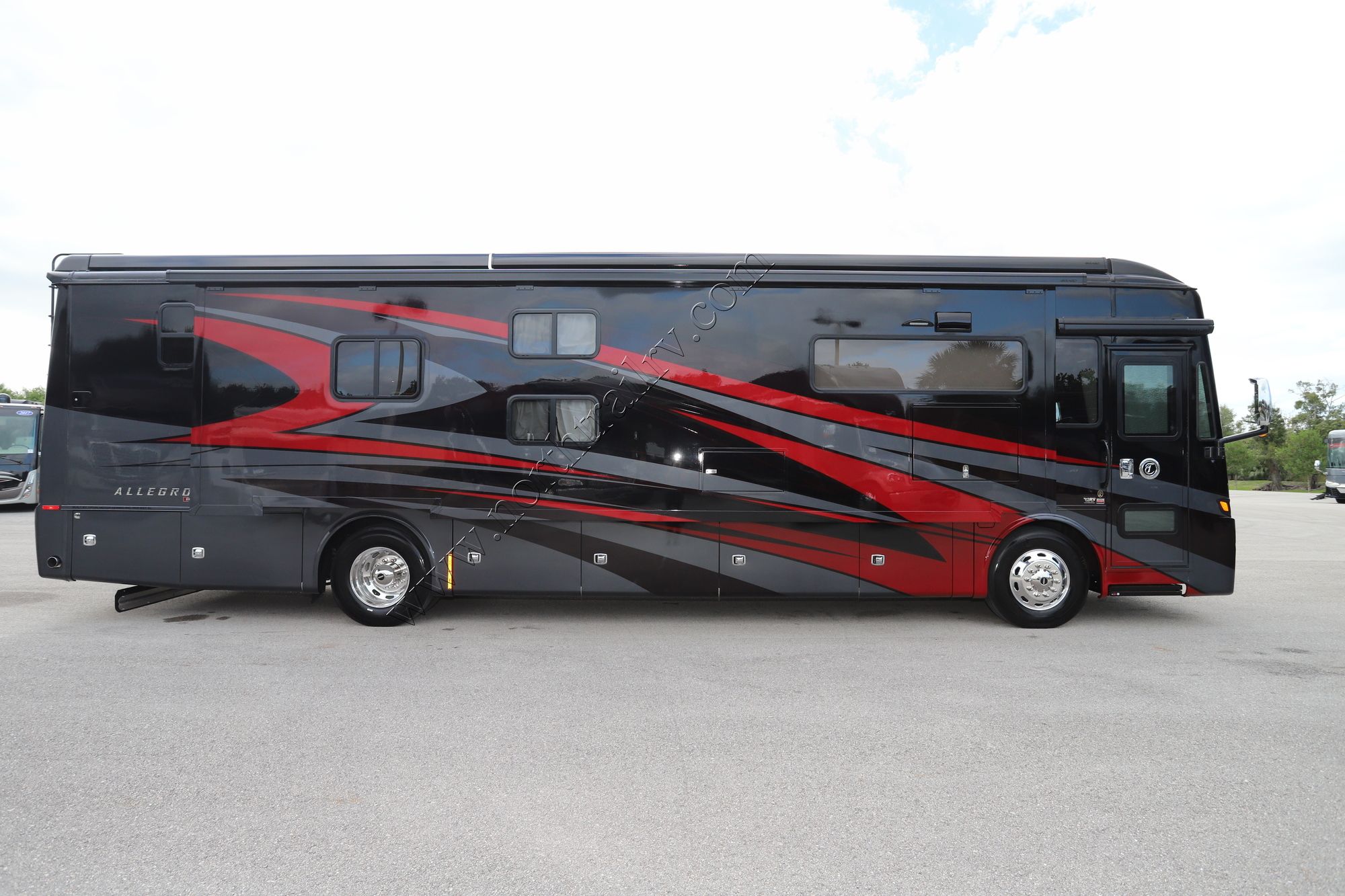 New 2022 Tiffin Motor Homes Allegro Red 38KA Class A  For Sale
