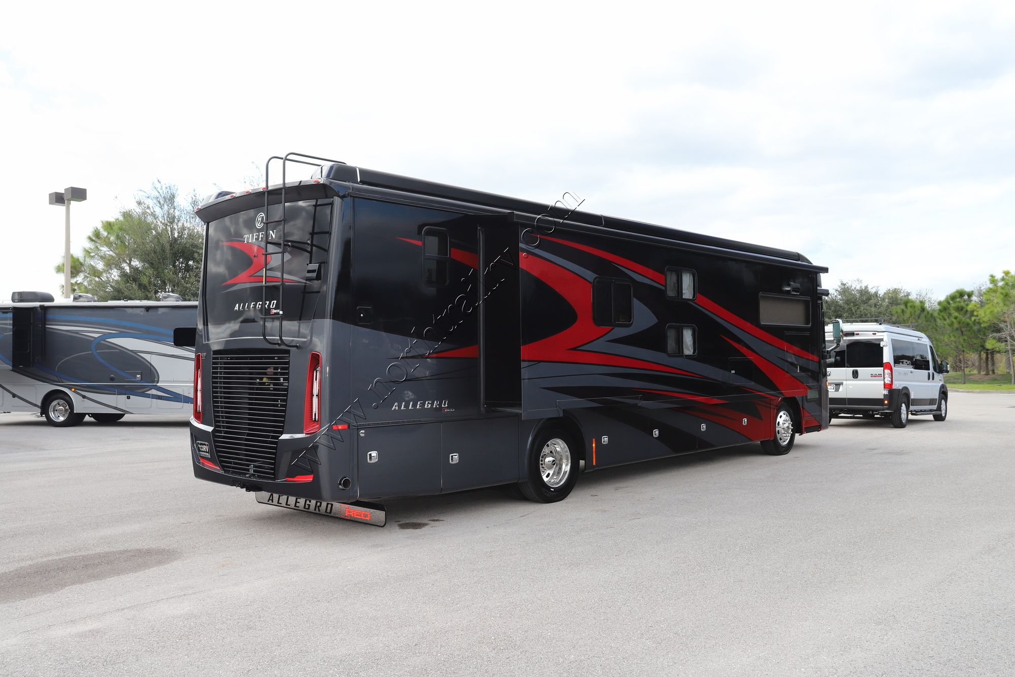 New 2022 Tiffin Motor Homes Allegro Red 38KA Class A  For Sale
