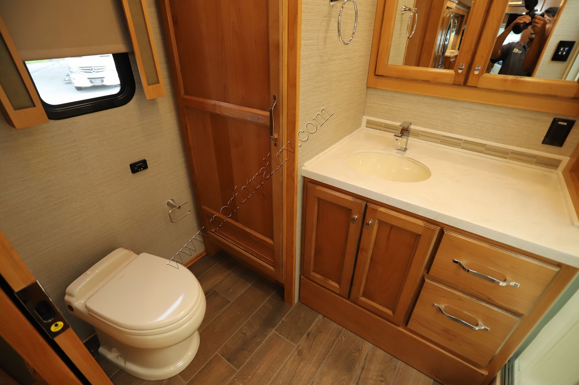 New 2022 Tiffin Motor Homes Allegro Red 38KA Class A  For Sale