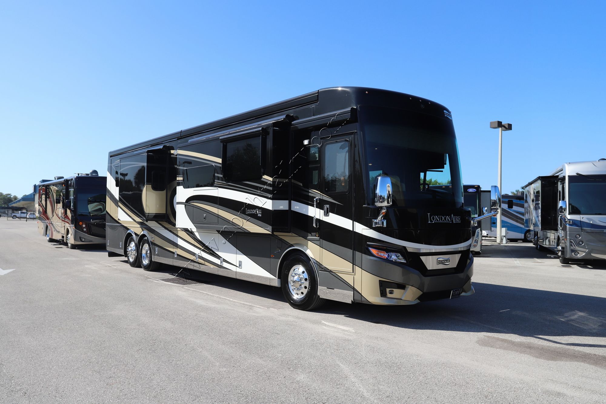 Used 2022 Newmar London Aire 4551 Class A  For Sale