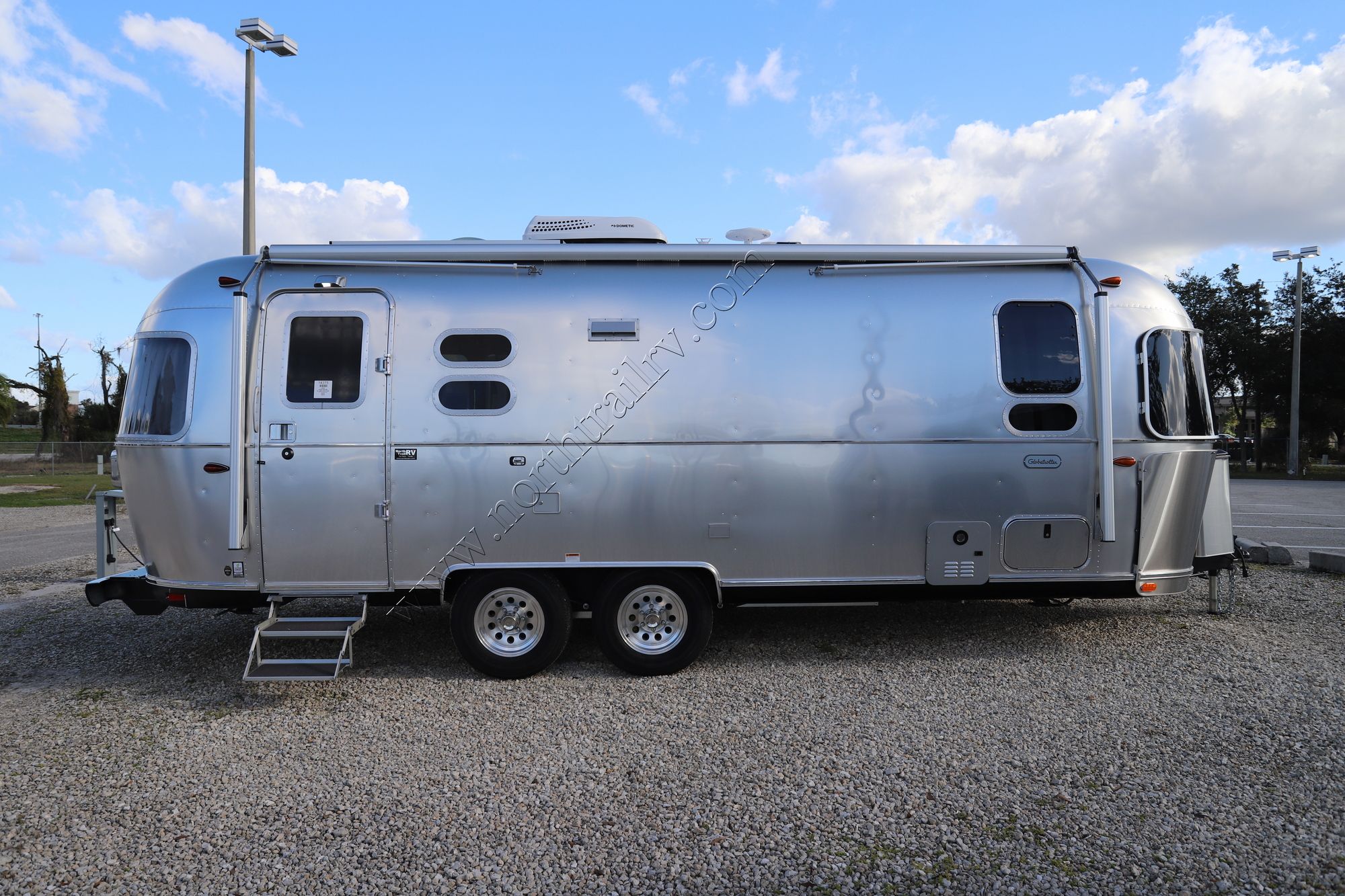 New 2022 Airstream Globetrotter 25FB Travel Trailer  For Sale