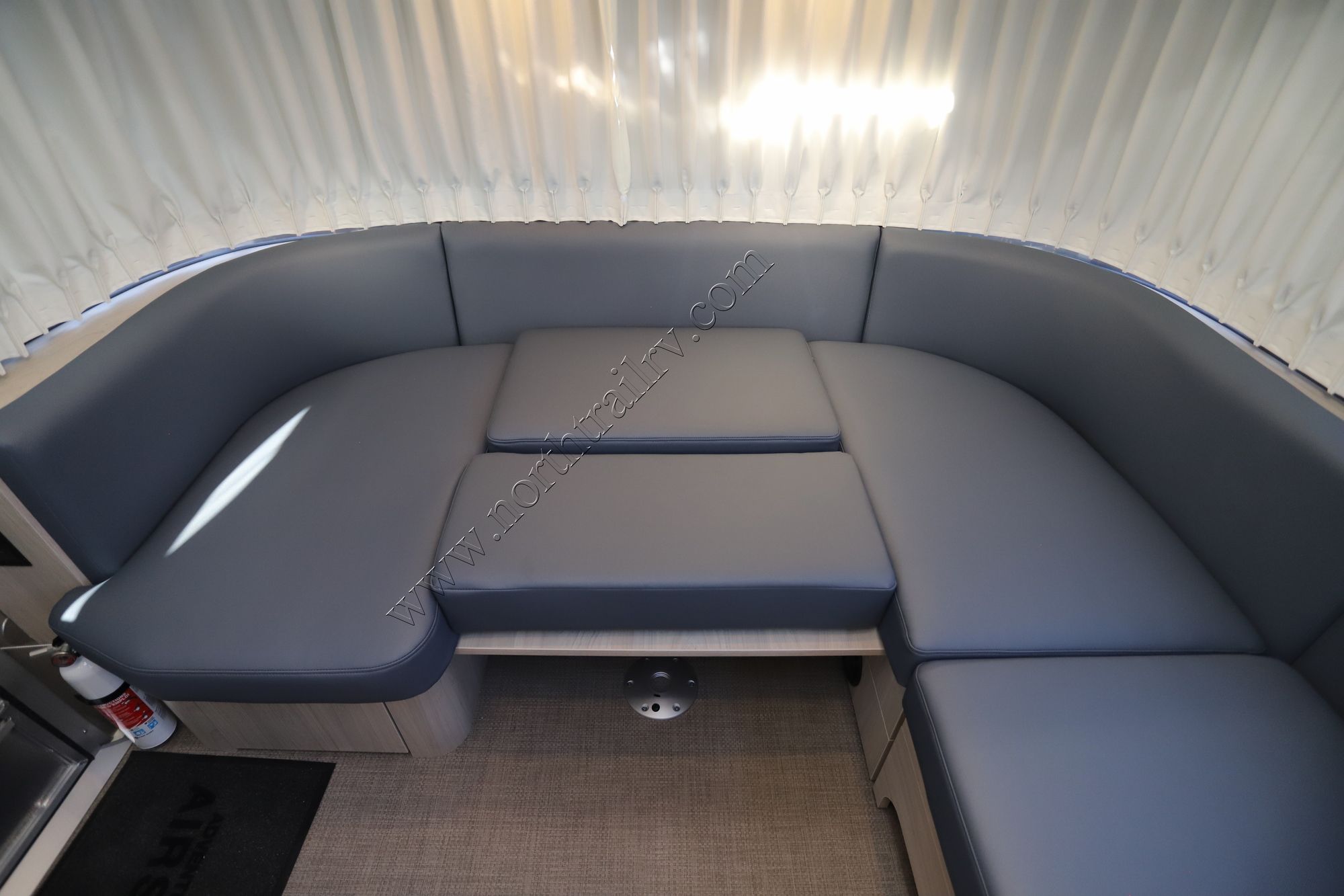 New 2022 Airstream Globetrotter 25FB Travel Trailer  For Sale