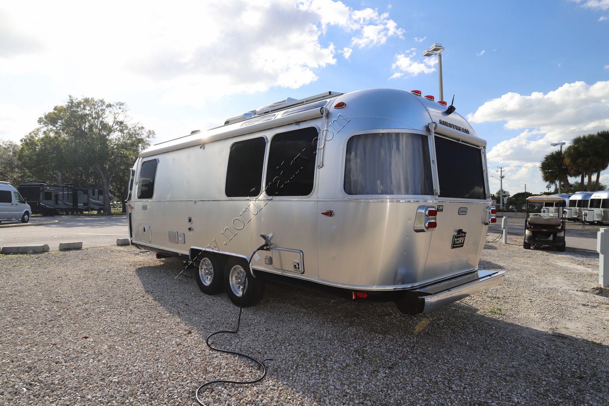 New 2022 Airstream Globetrotter 25FB Travel Trailer  For Sale