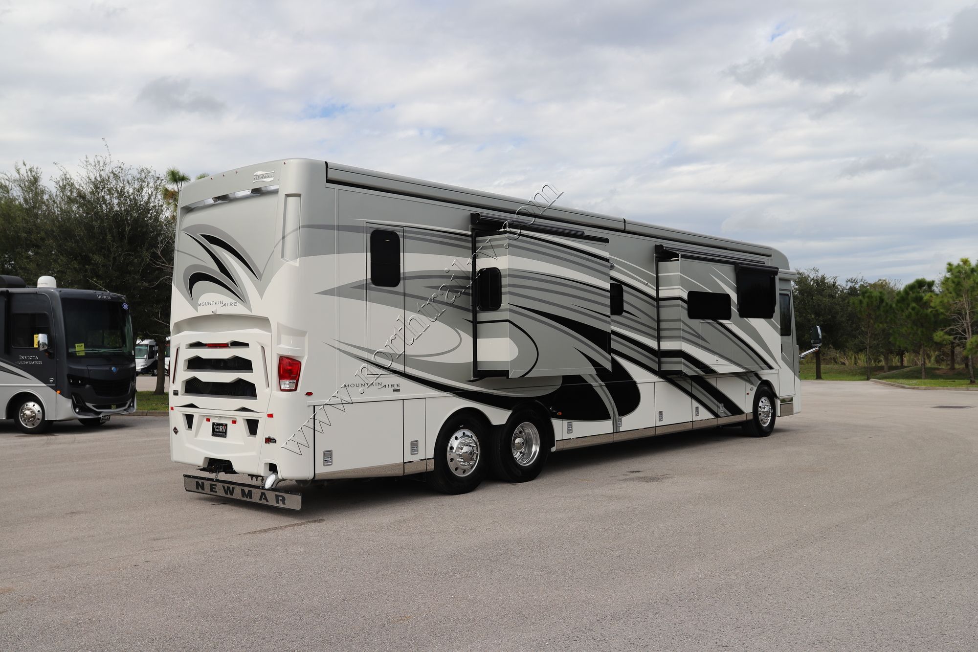 New 2022 Newmar Mountain Aire 4535 Class A  For Sale