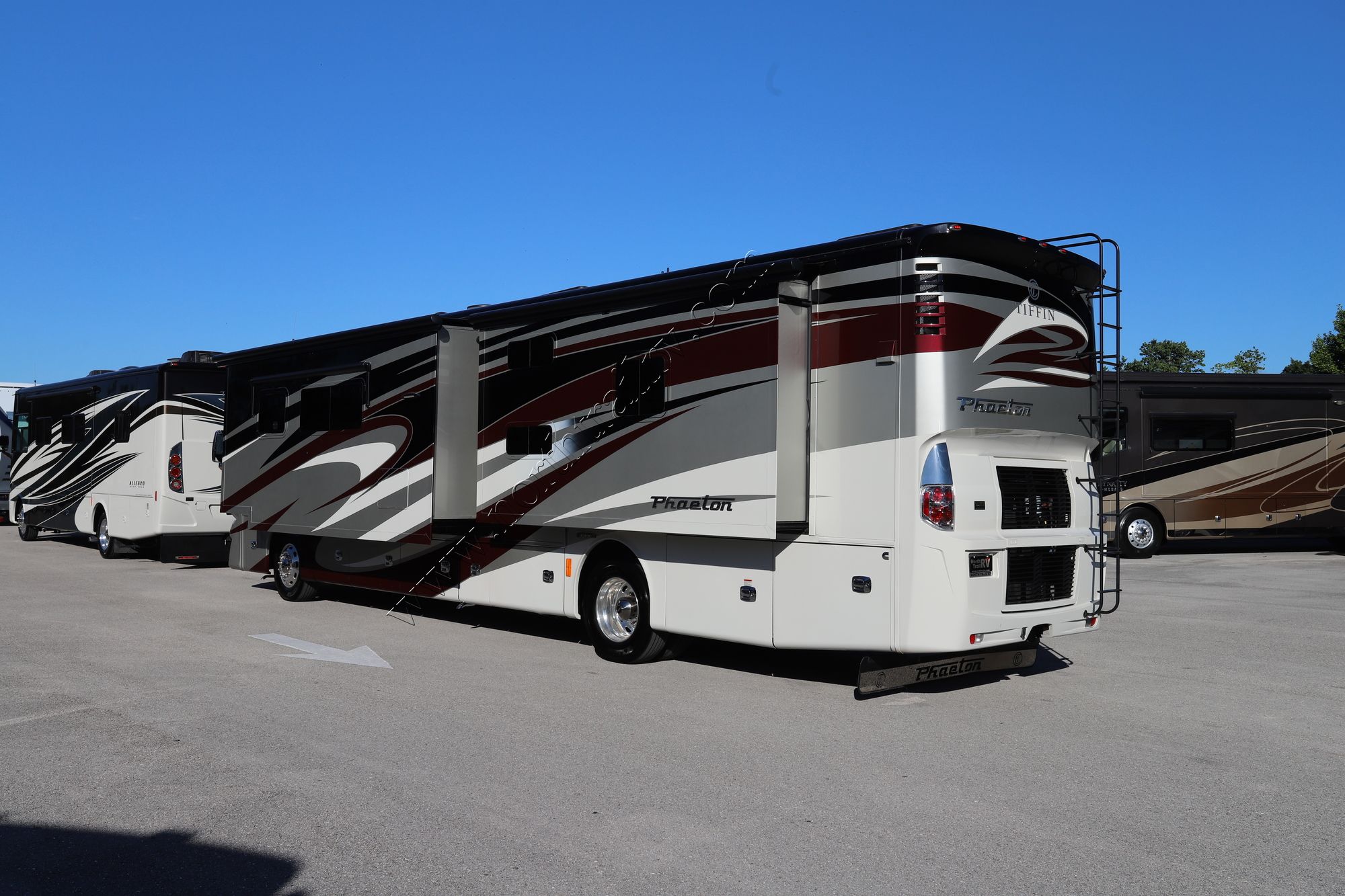 Used 2018 Tiffin Motor Homes Phaeton 40QKH Class A  For Sale