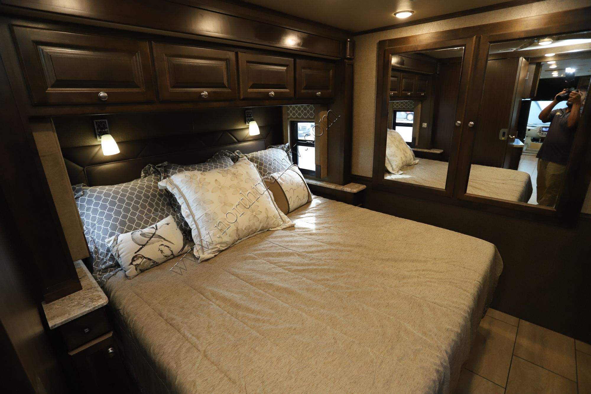 Used 2017 Tiffin Motor Homes Allegro 32SA Class A  For Sale