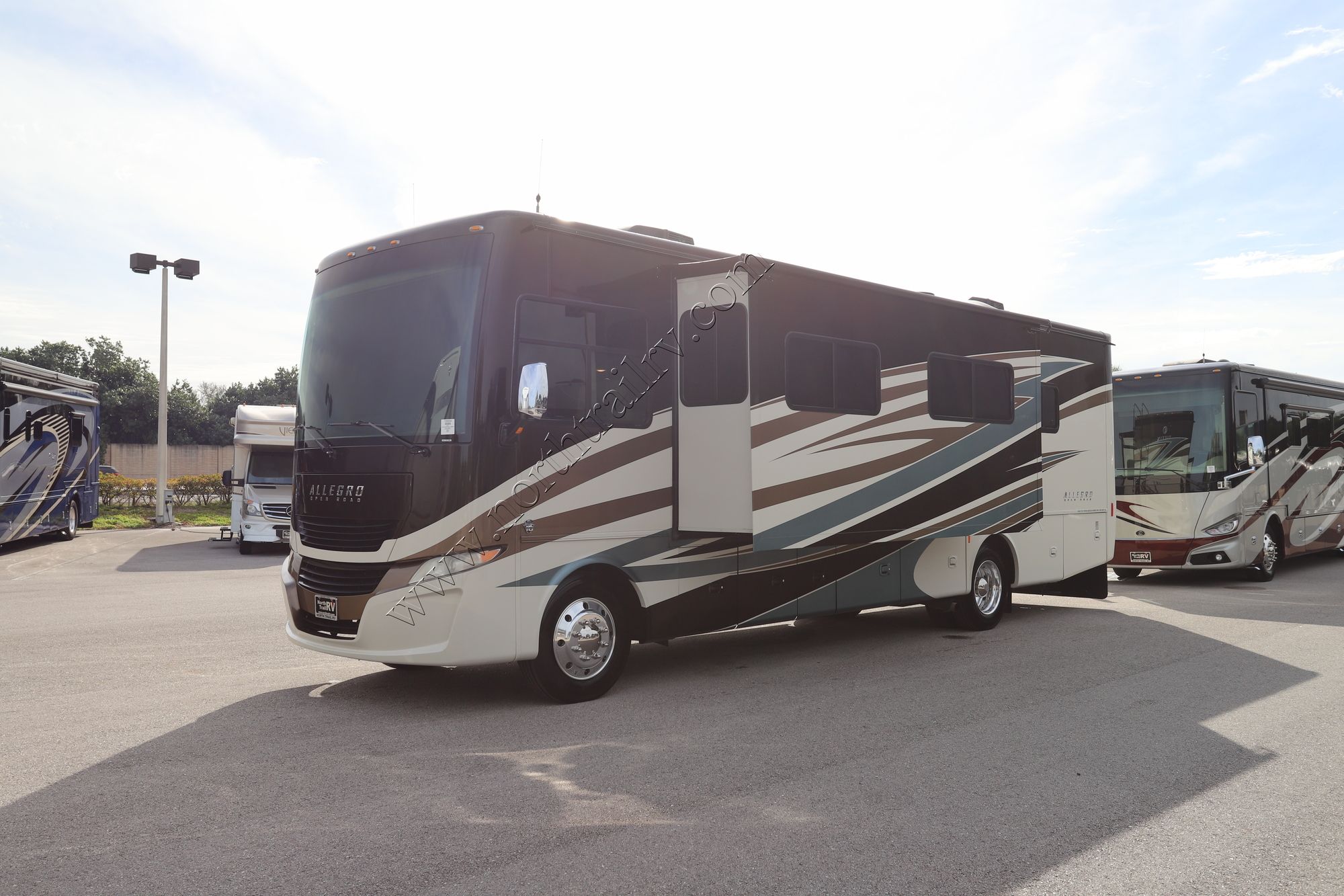 Used 2017 Tiffin Motor Homes Allegro 32SA Class A  For Sale