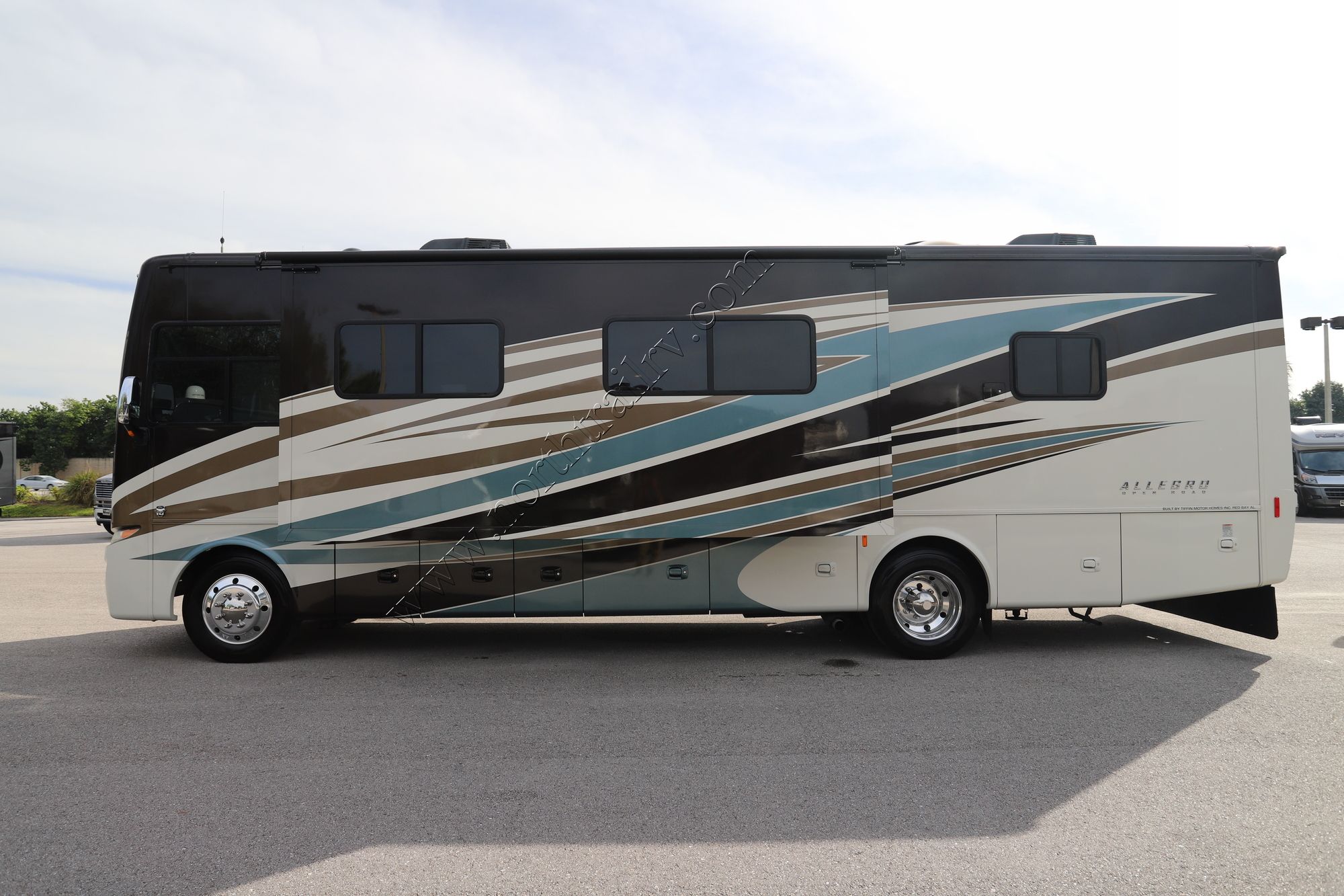 Used 2017 Tiffin Motor Homes Allegro 32SA Class A  For Sale