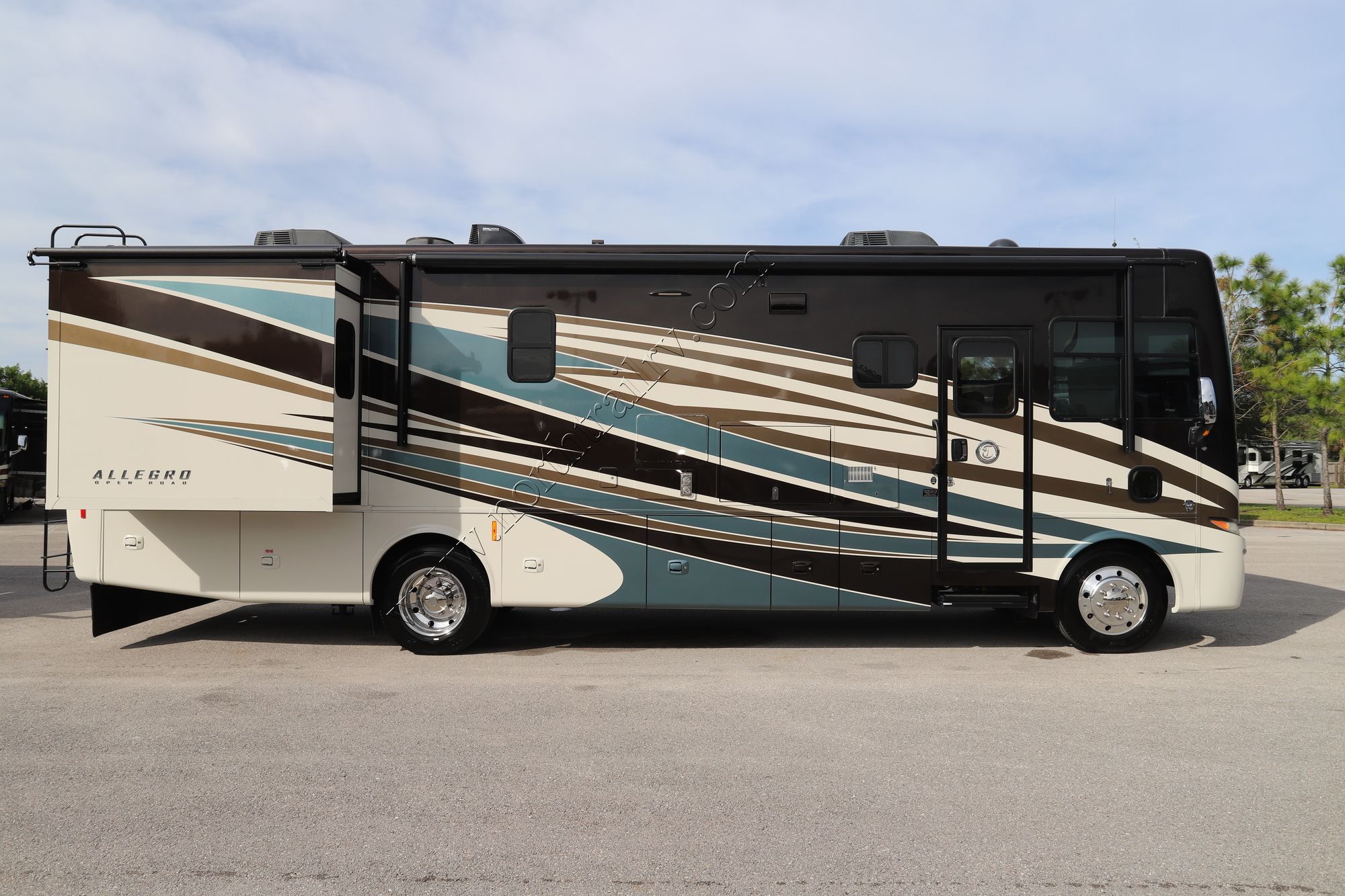 Used 2017 Tiffin Motor Homes Allegro 32SA Class A  For Sale