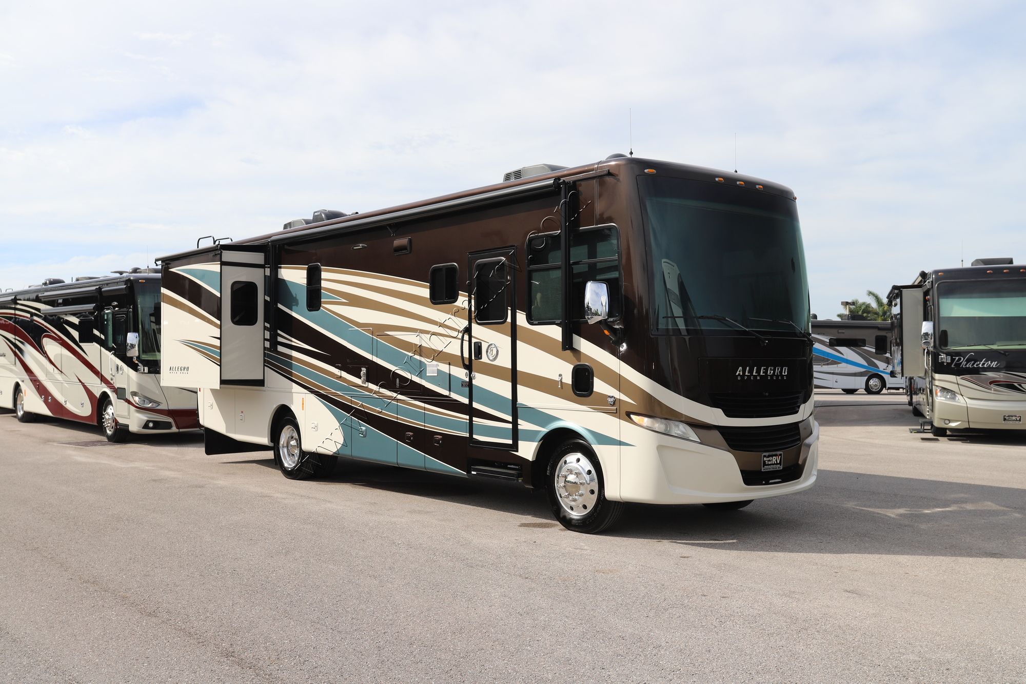 Used 2017 Tiffin Motor Homes Allegro 32SA Class A  For Sale