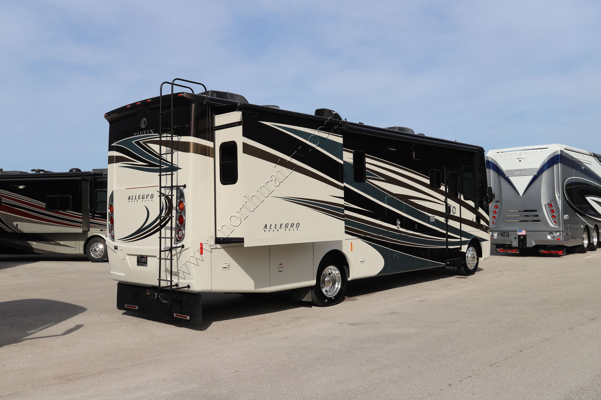 Used 2017 Tiffin Motor Homes Allegro 32SA Class A  For Sale