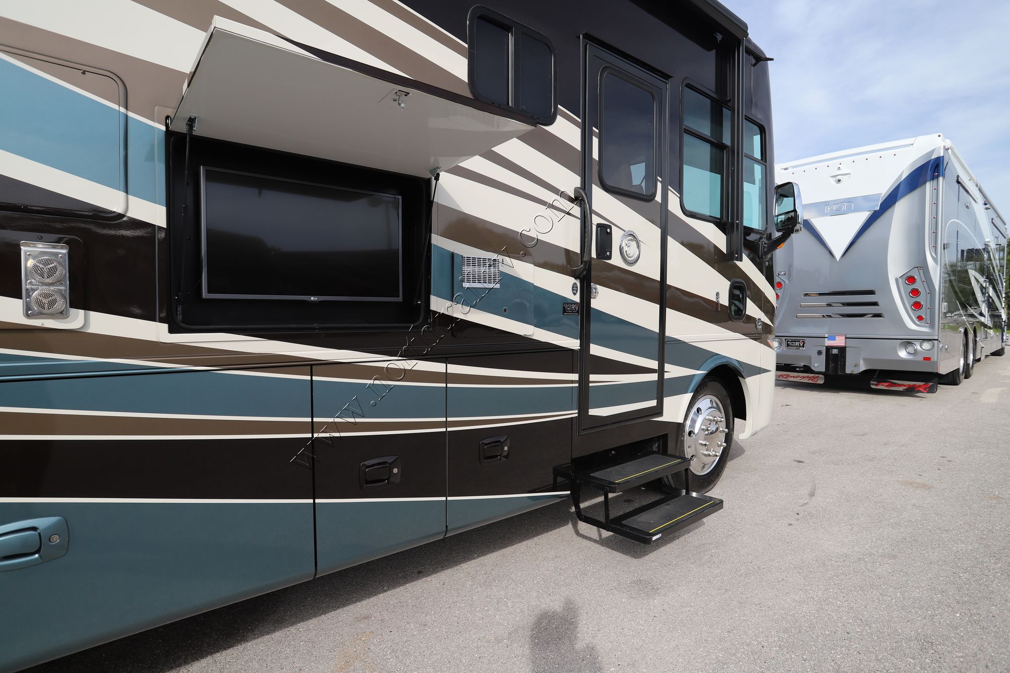 Used 2017 Tiffin Motor Homes Allegro 32SA Class A  For Sale