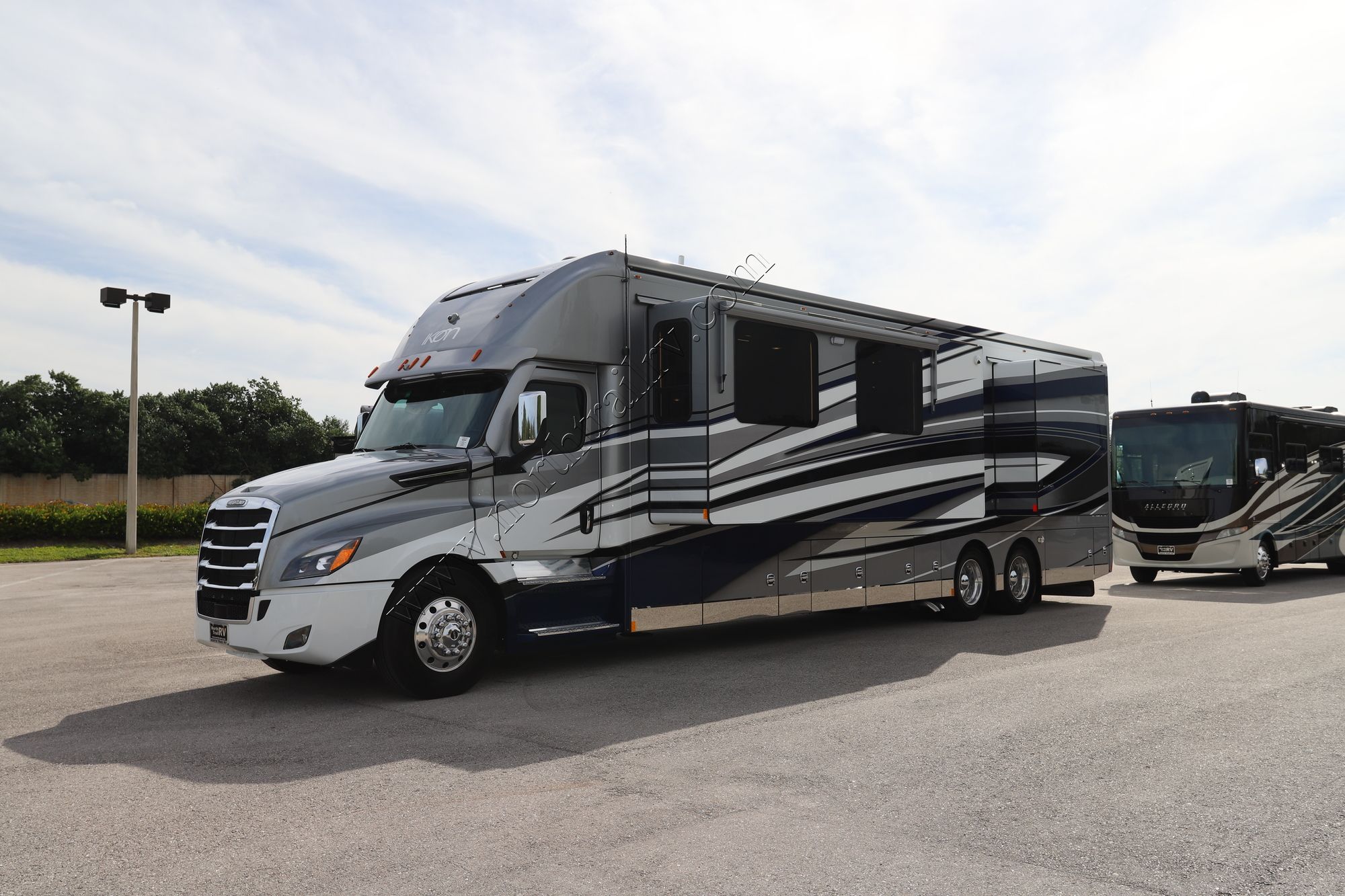 Used 2021 Renegade Rv Ikon i4534RX Super C  For Sale