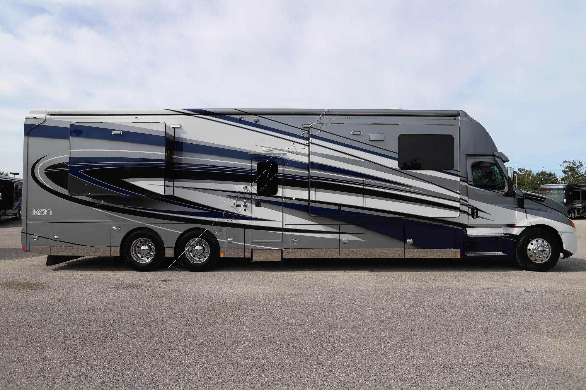 Used 2021 Renegade Rv Ikon i4534RX Super C  For Sale