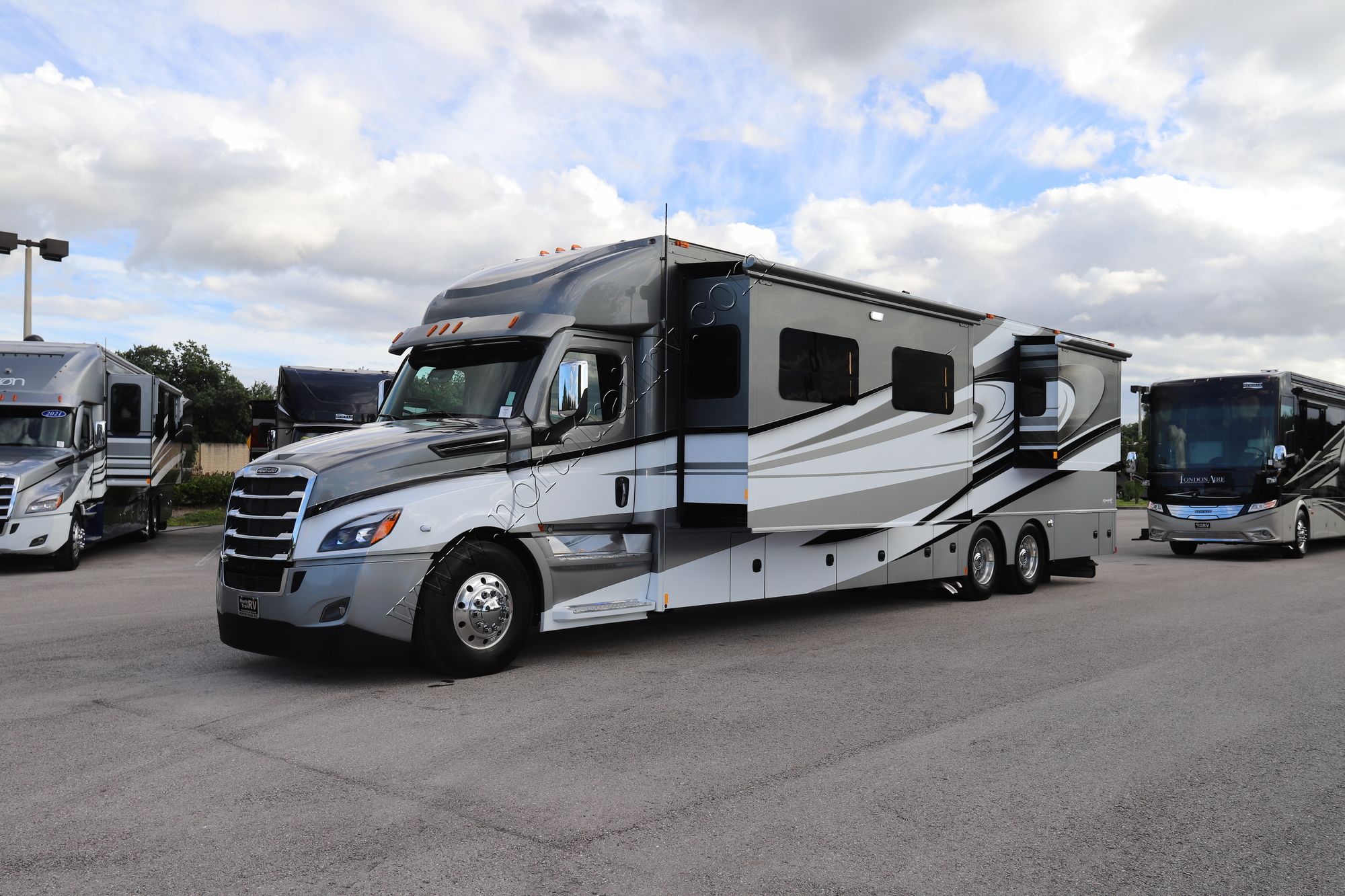 New 2022 Renegade Rv Classic 45CBF Super C  For Sale