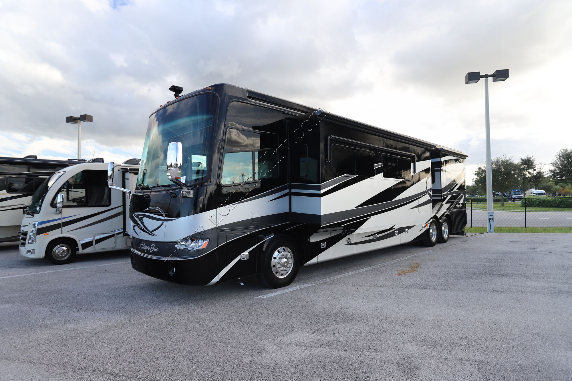 Used 2012 Tiffin Motor Homes Allegro Bus 43QGP Class A  For Sale