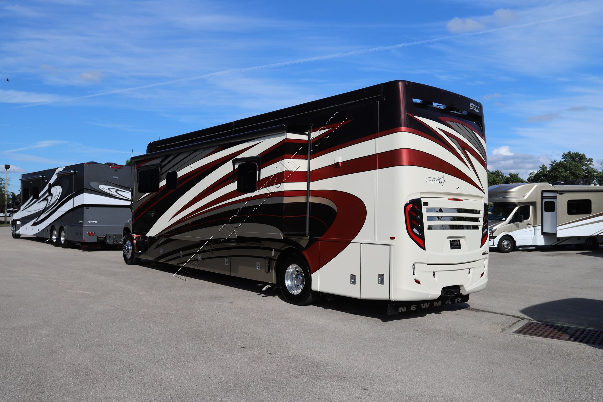 New 2022 Newmar Super Star 4059 Super C  For Sale