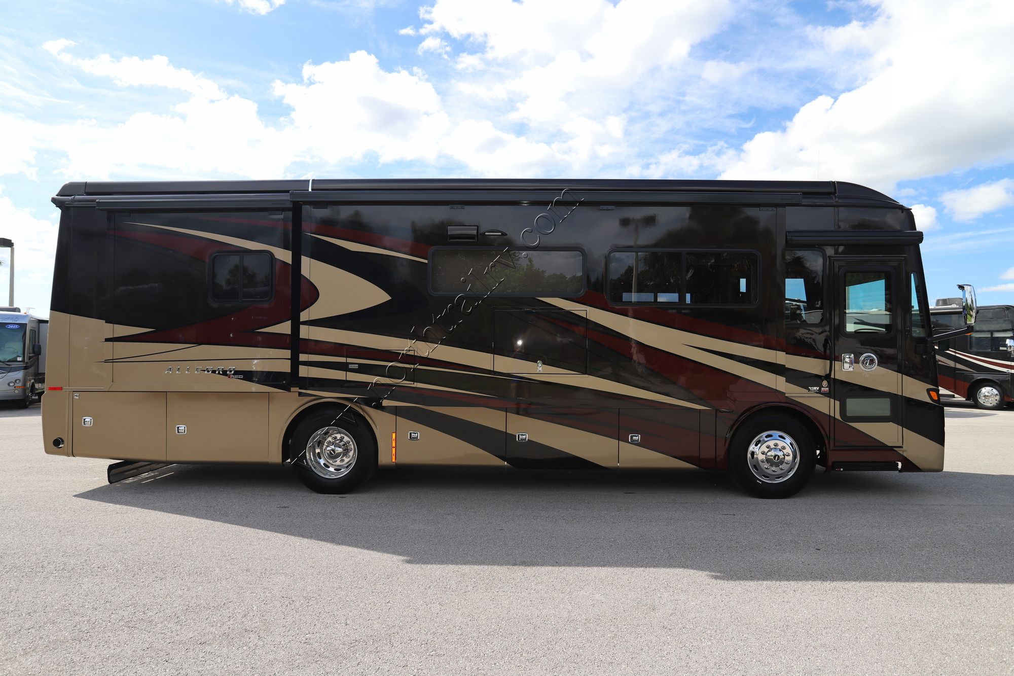 New 2022 Tiffin Motor Homes Allegro Red 33AA Class A  For Sale