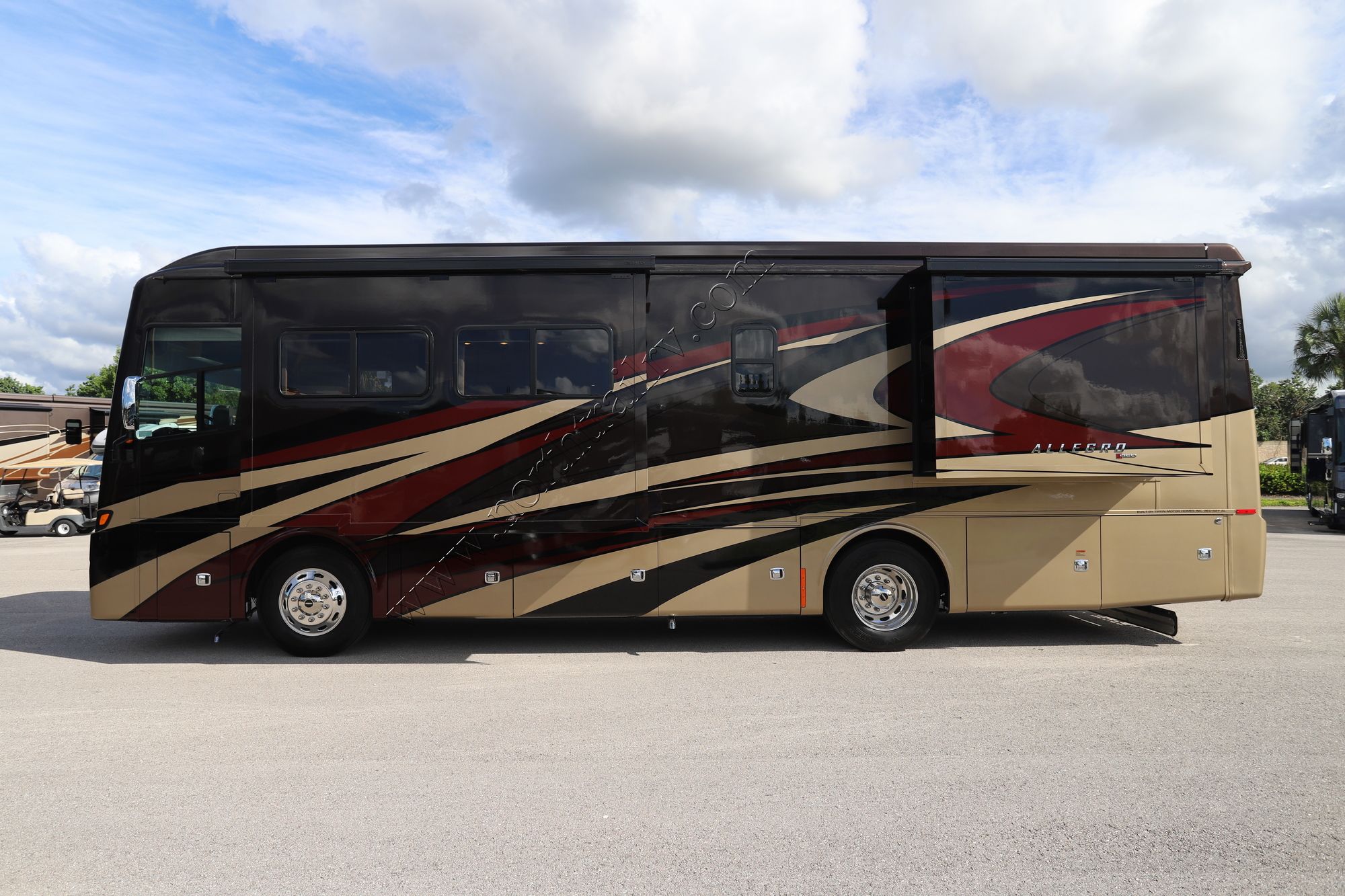 New 2022 Tiffin Motor Homes Allegro Red 33AA Class A  For Sale