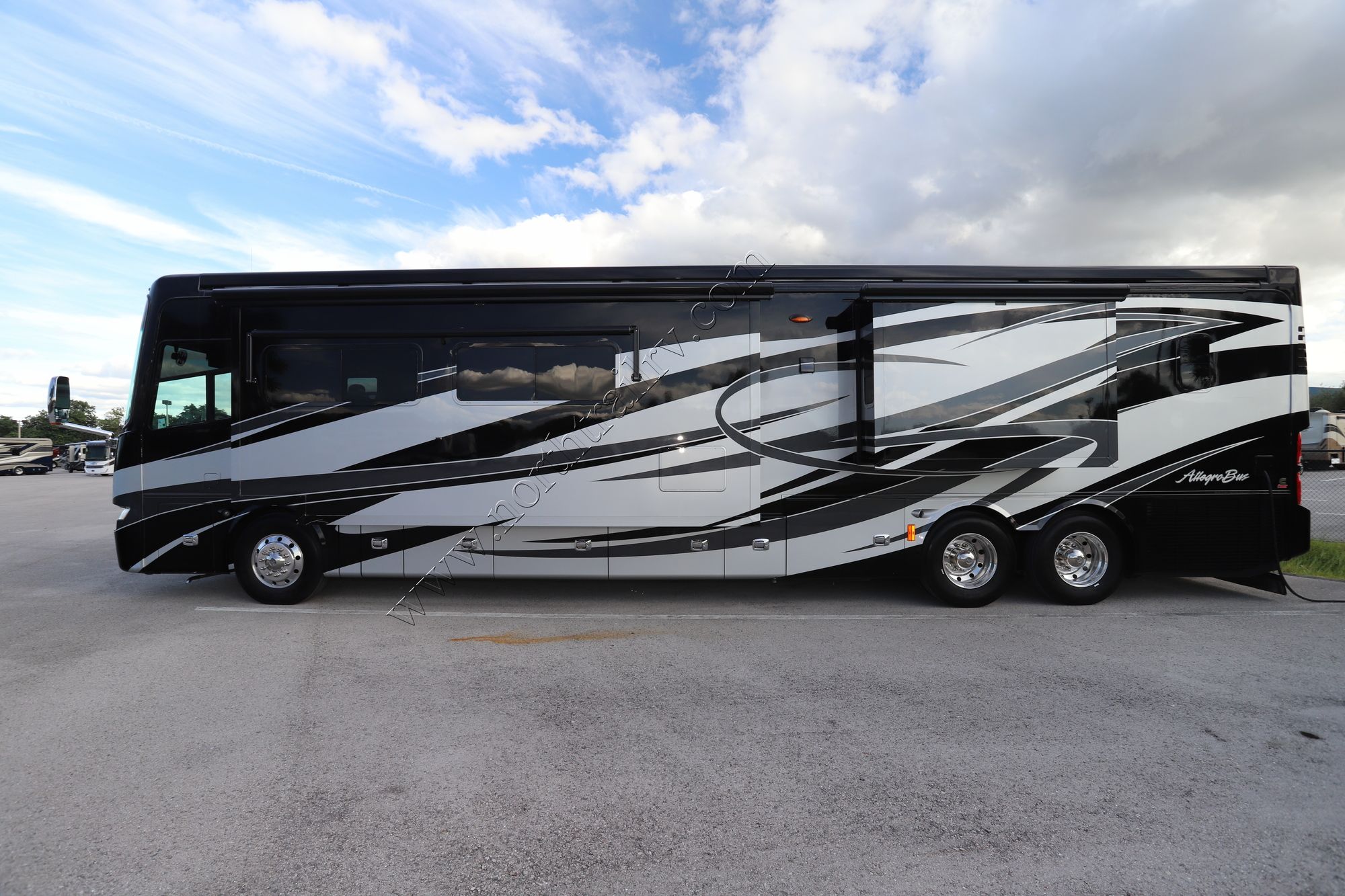 Used 2012 Tiffin Motor Homes Allegro Bus 43QGP Class A  For Sale