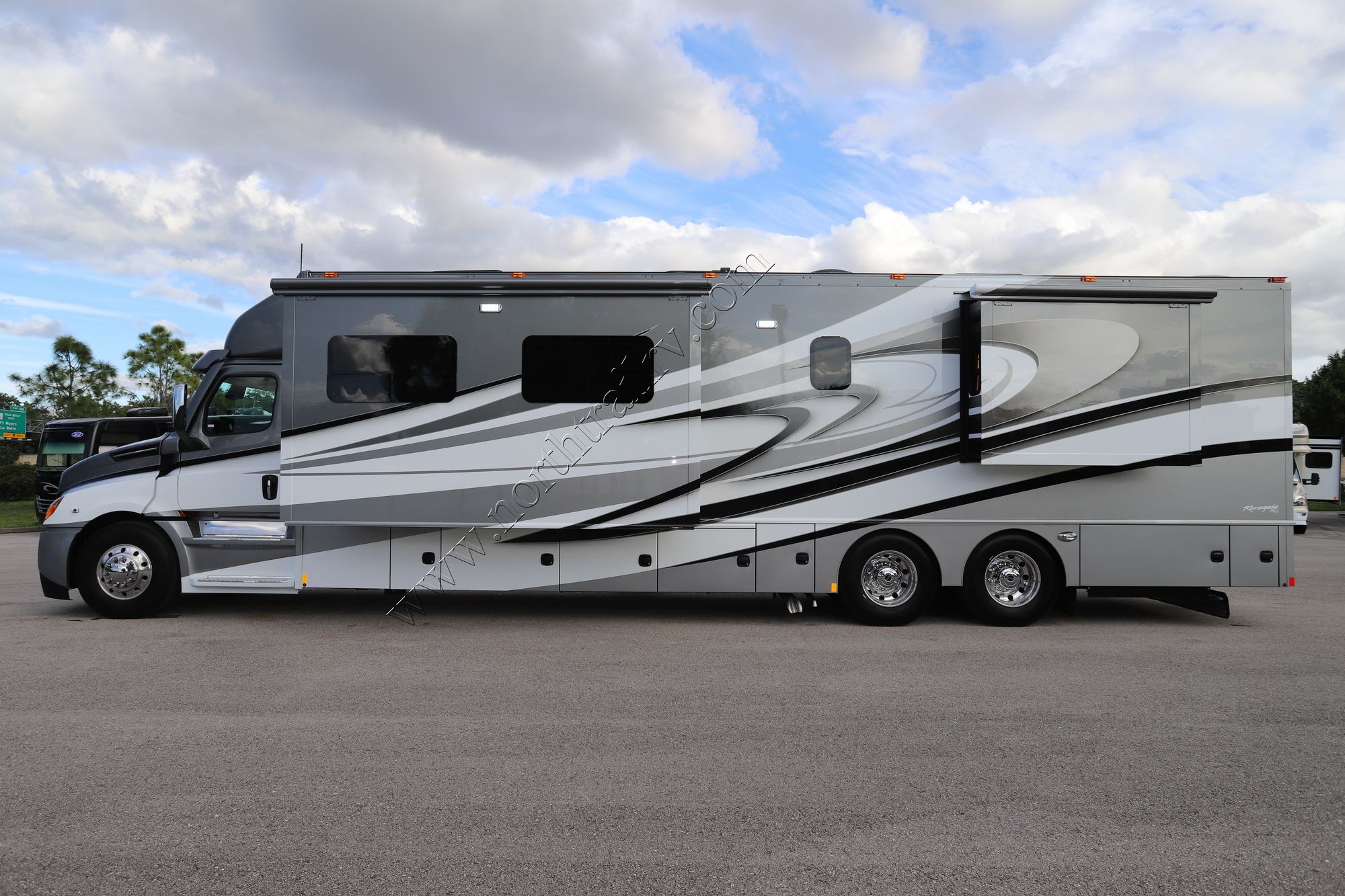 New 2022 Renegade Rv Classic 45CBF Super C  For Sale