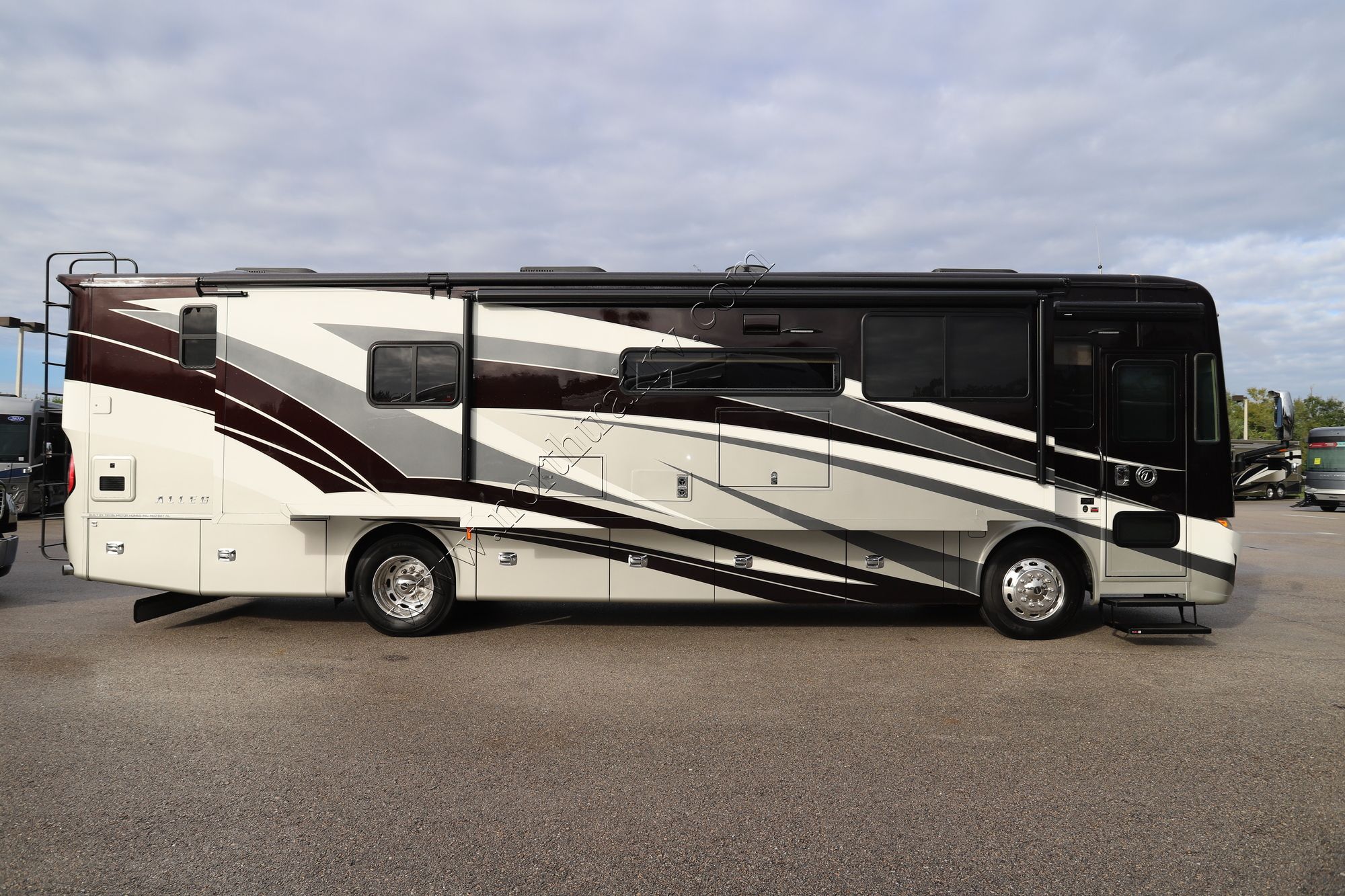 Used 2020 Tiffin Motor Homes Allegro Red 37BA Class A  For Sale