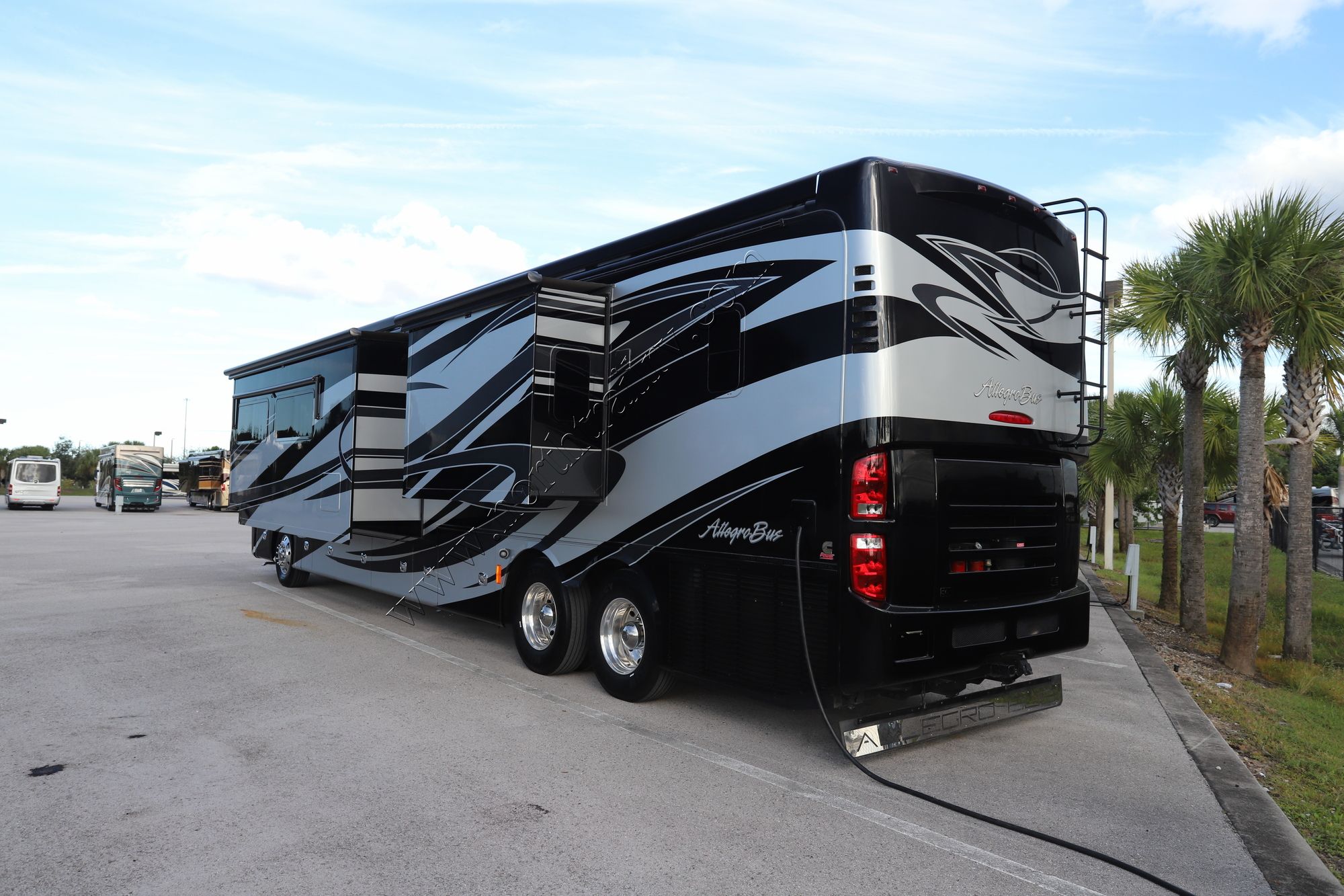 Used 2012 Tiffin Motor Homes Allegro Bus 43QGP Class A  For Sale