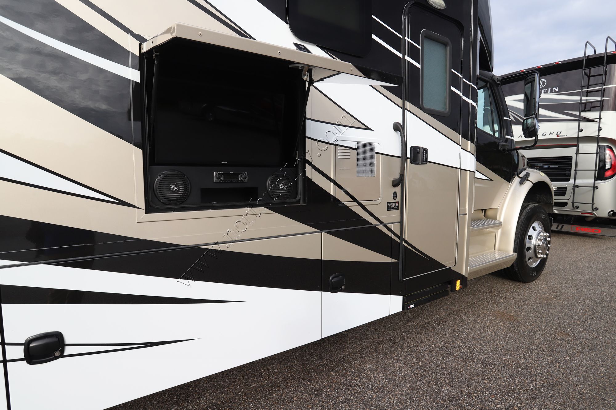 Used 2019 Renegade Rv Verona 36VSB Super C  For Sale