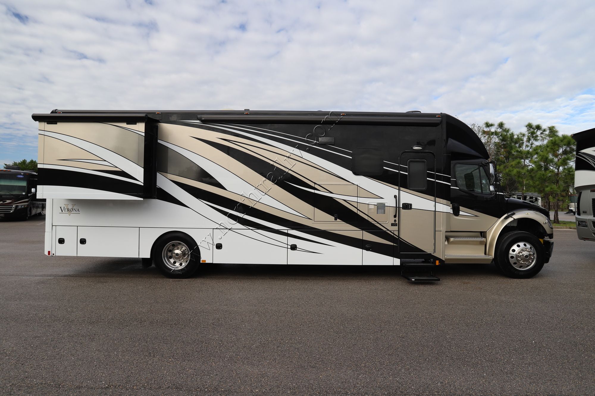 Used 2019 Renegade Rv Verona 36VSB Super C  For Sale