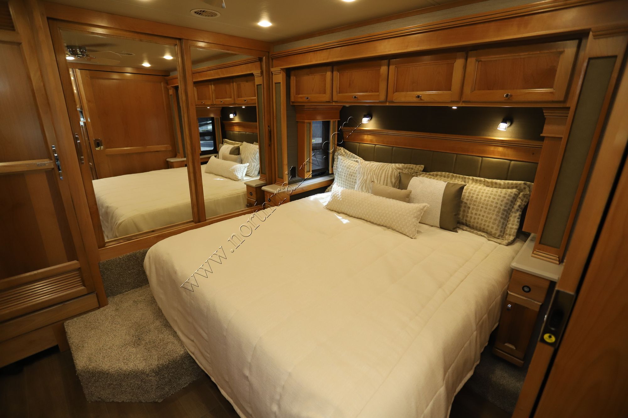 New 2022 Tiffin Motor Homes Allegro Red 33AA Class A  For Sale