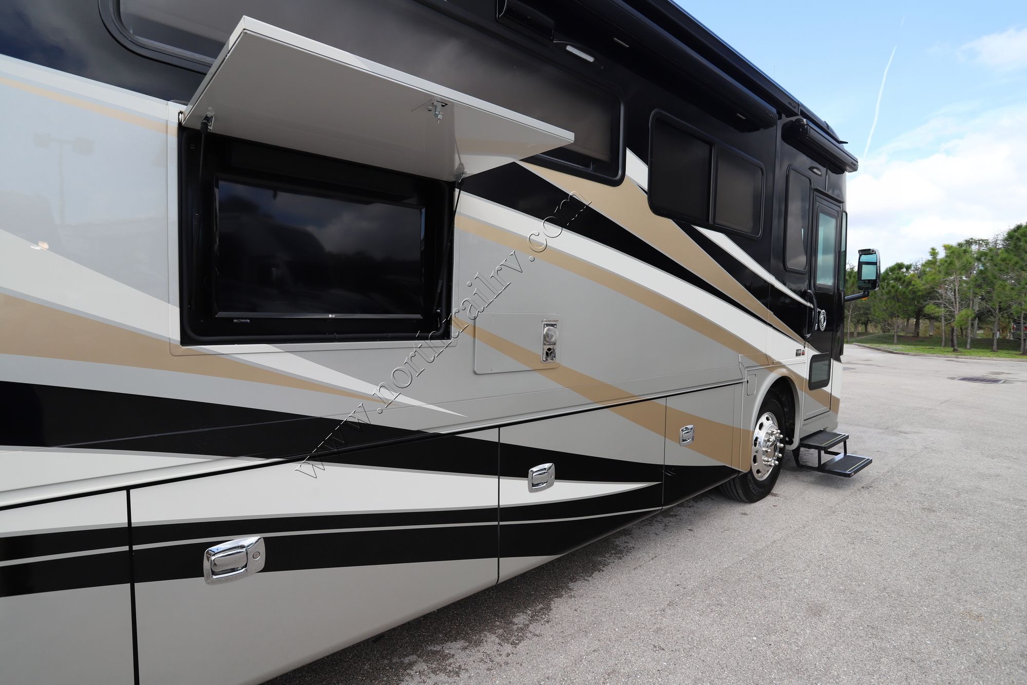 Used 2021 Tiffin Motor Homes Allegro Red 37PA Class A  For Sale