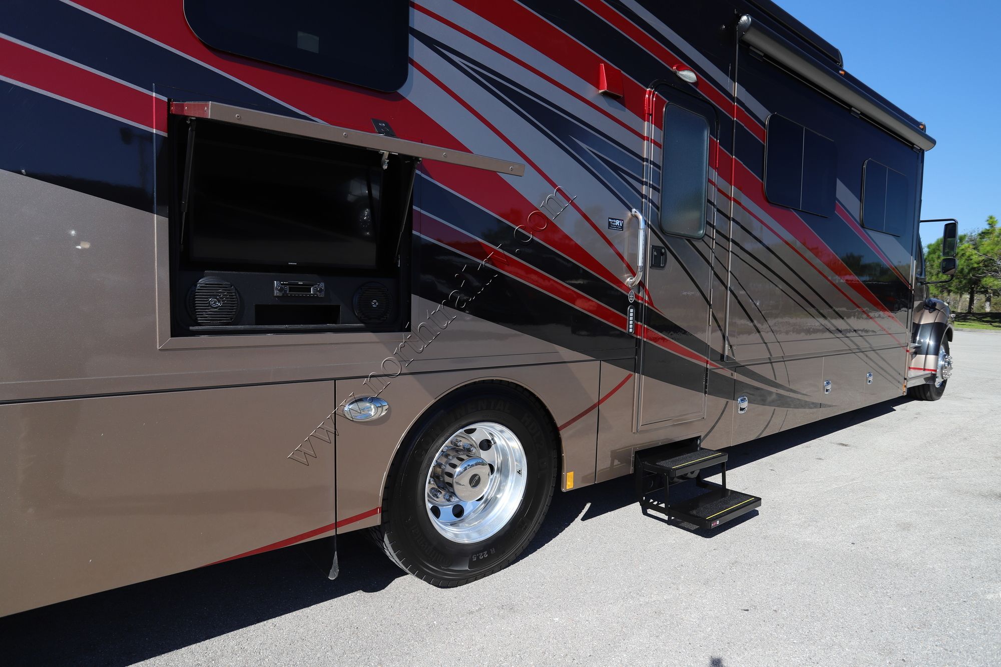 Used 2019 Renegade Rv Verona Le 40LRB Super C  For Sale