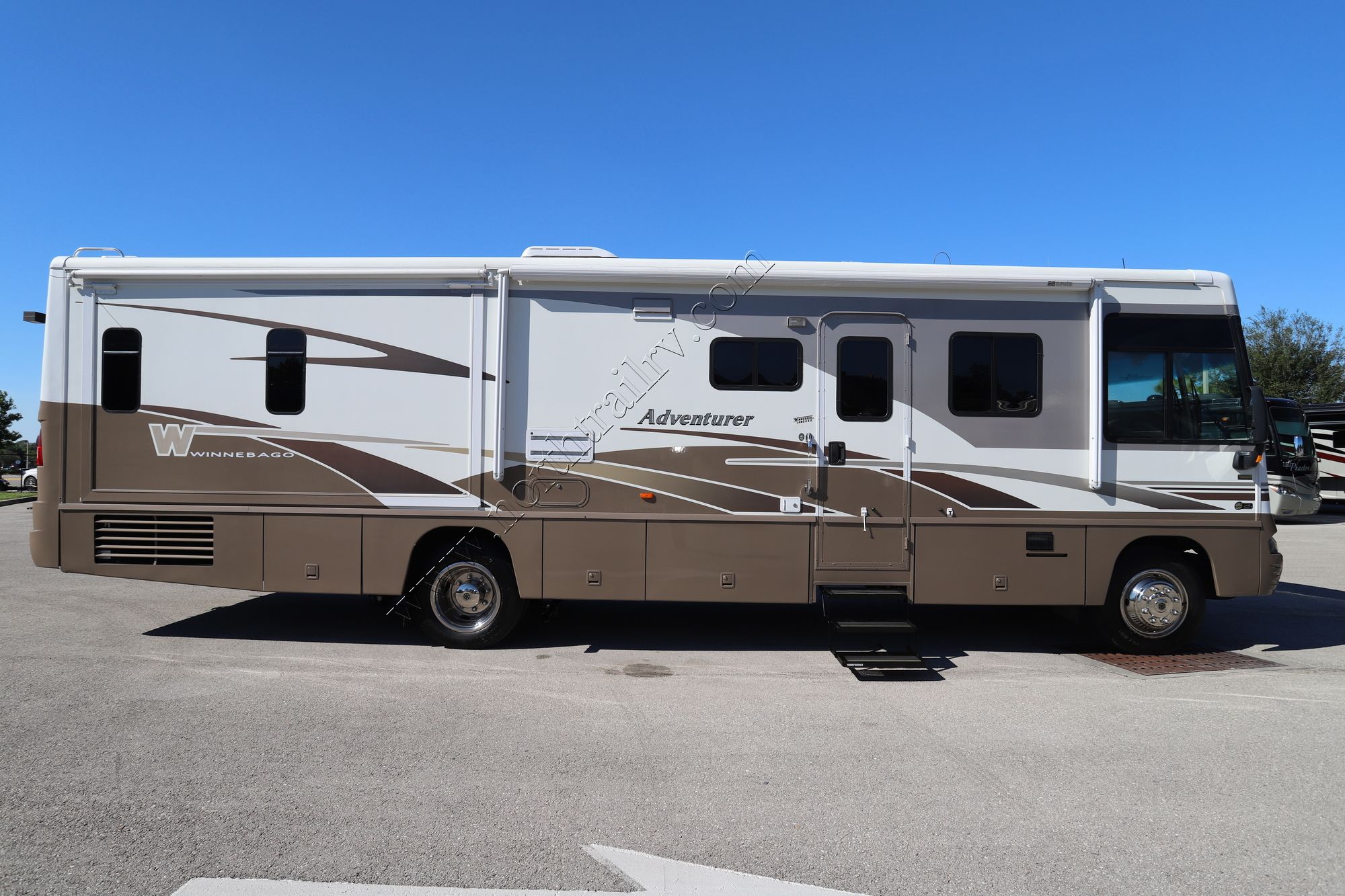 Used 2005 Winnebago Adventurer 35U Class A  For Sale