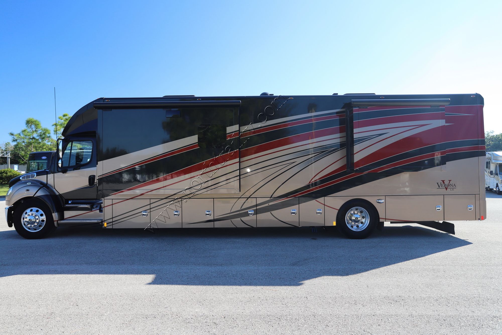 Used 2019 Renegade Rv Verona Le 40LRB Super C  For Sale