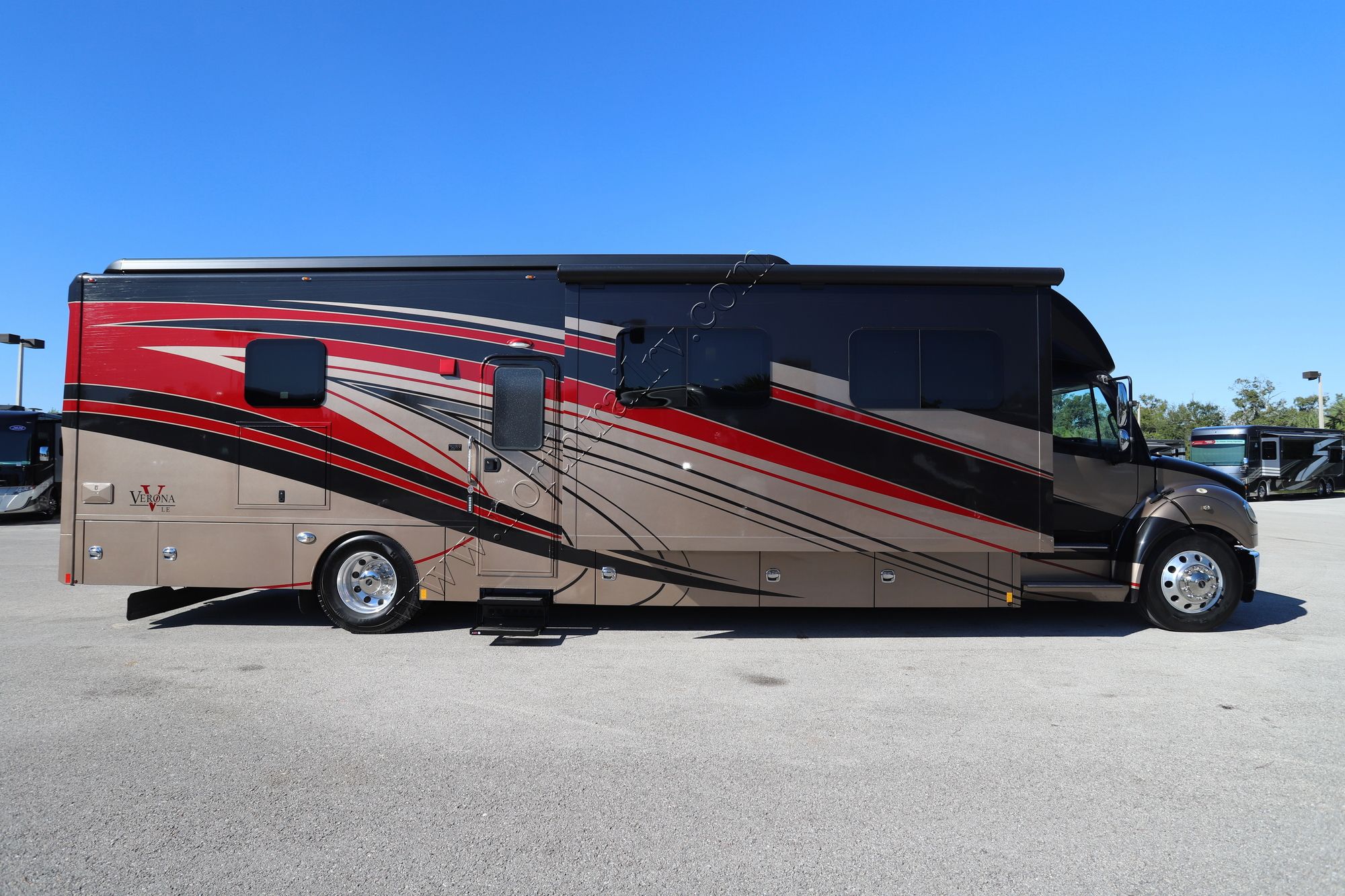 Used 2019 Renegade Rv Verona Le 40LRB Super C  For Sale