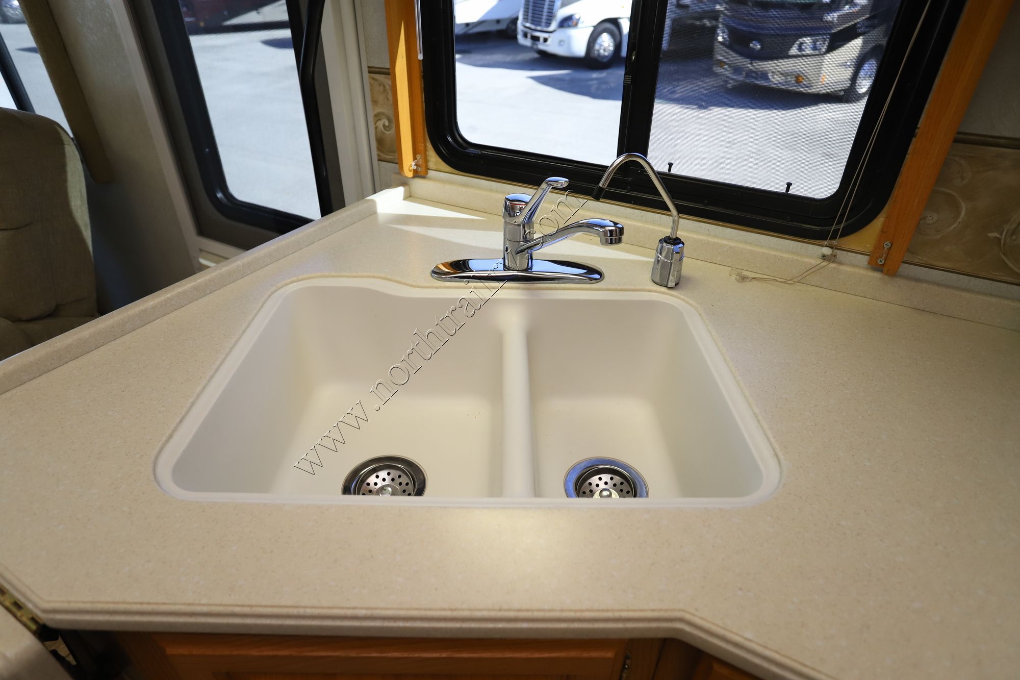 Used 2005 Winnebago Adventurer 35U Class A  For Sale