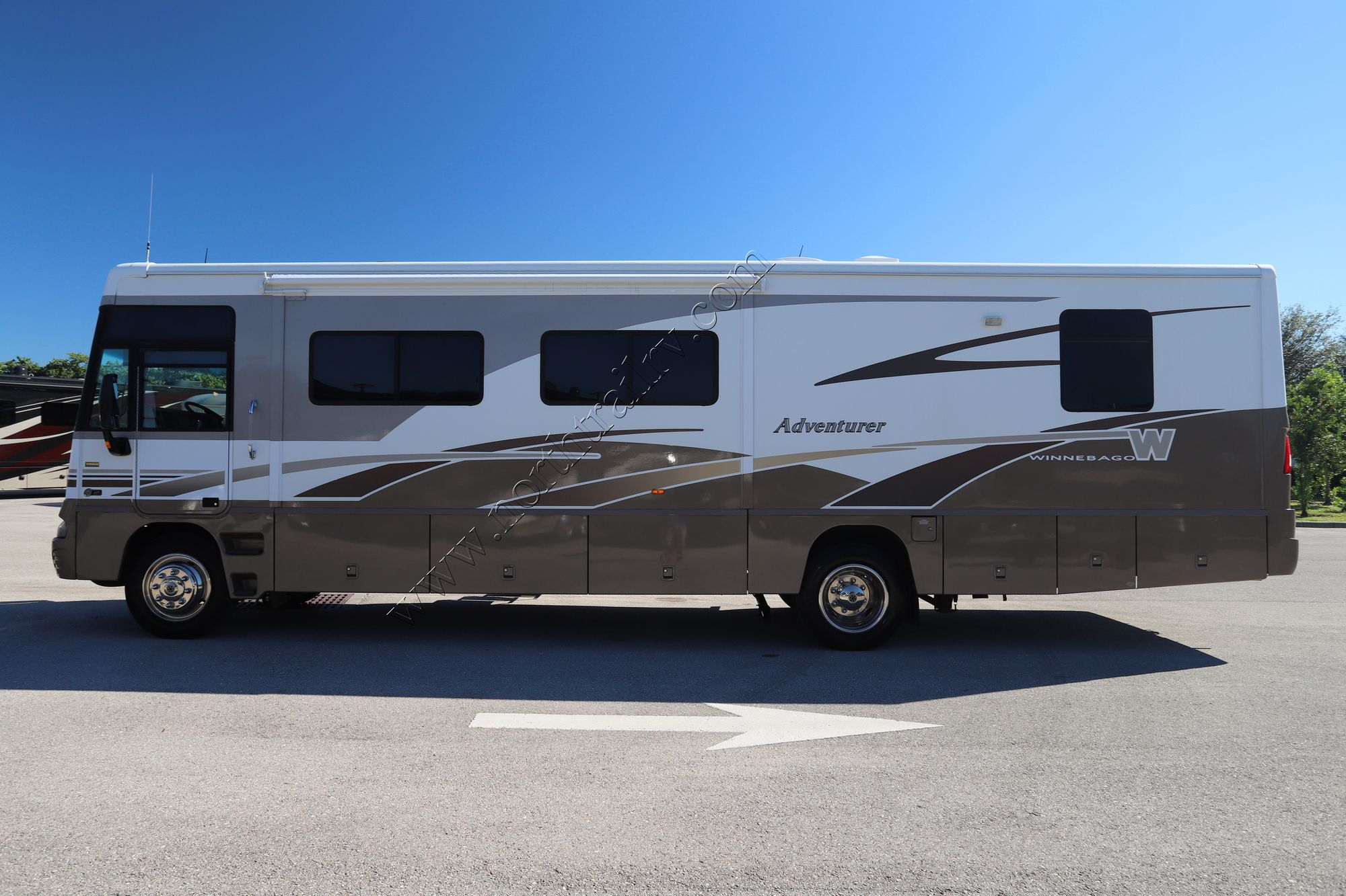 Used 2005 Winnebago Adventurer 35U Class A  For Sale