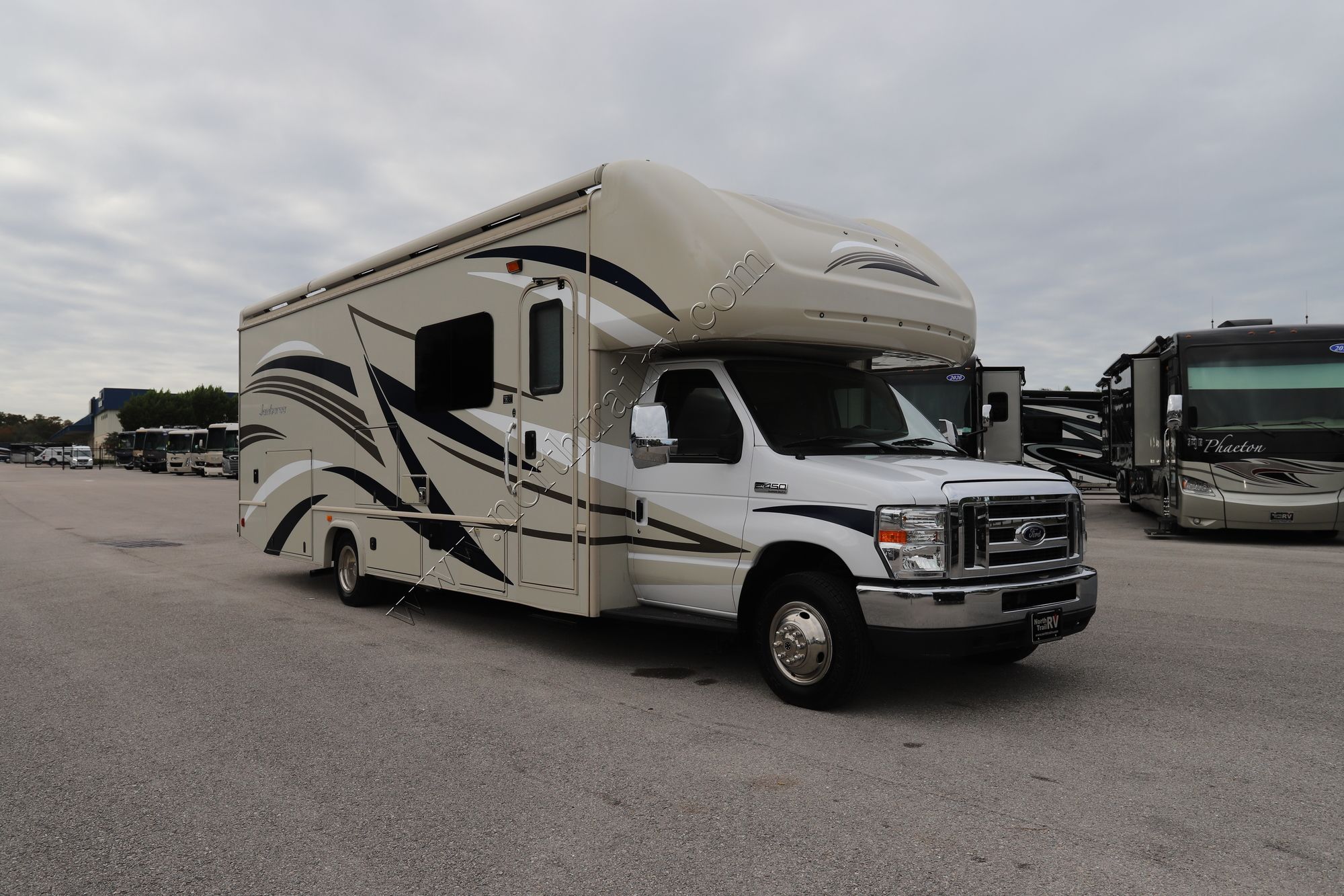 Used 2017 Fleetwood Jamboree 30F Class C  For Sale