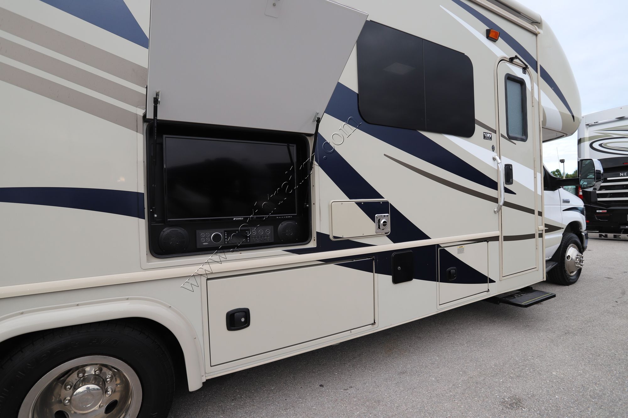 Used 2017 Fleetwood Jamboree 30F Class C  For Sale