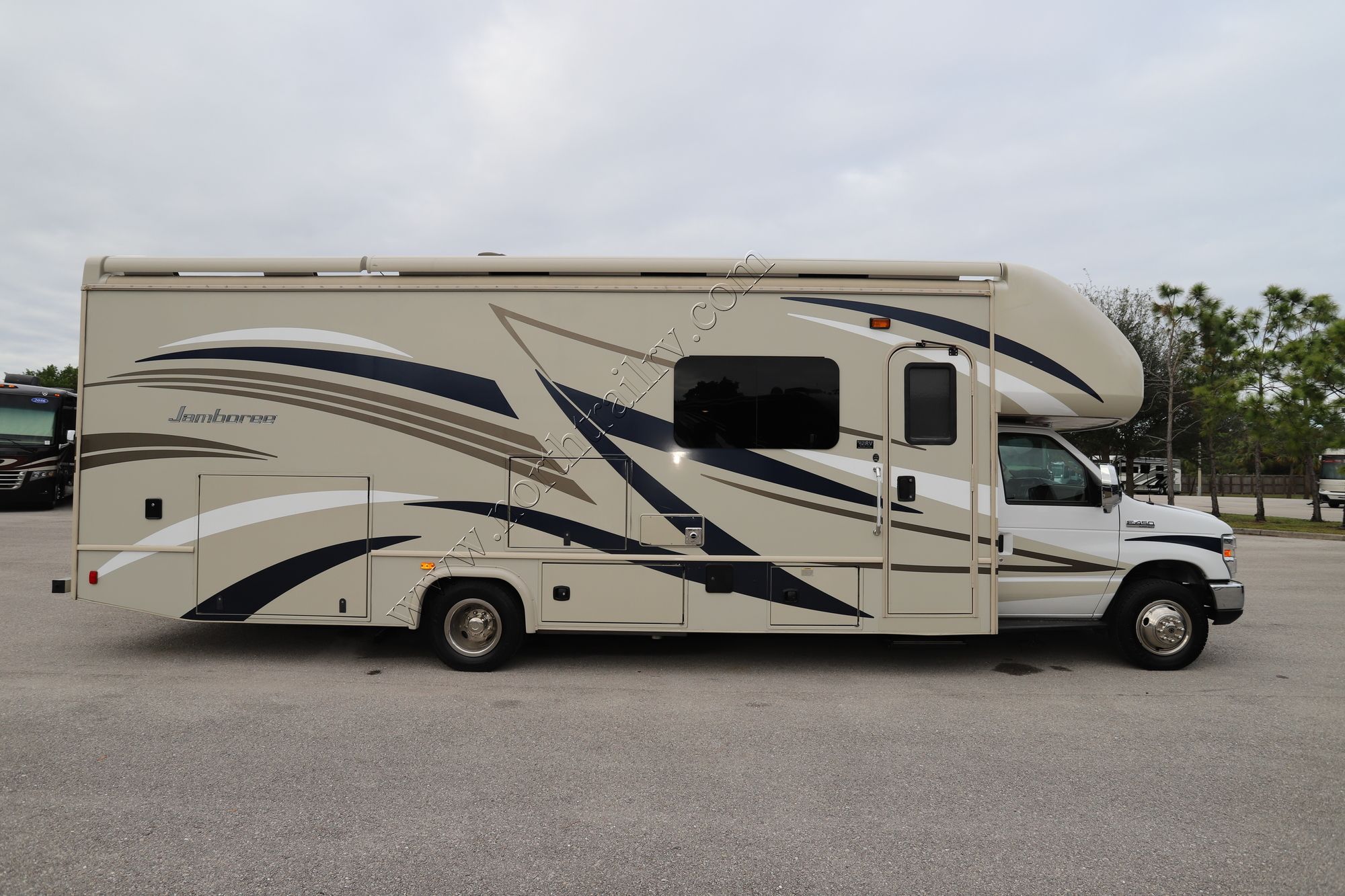 Used 2017 Fleetwood Jamboree 30F Class C  For Sale